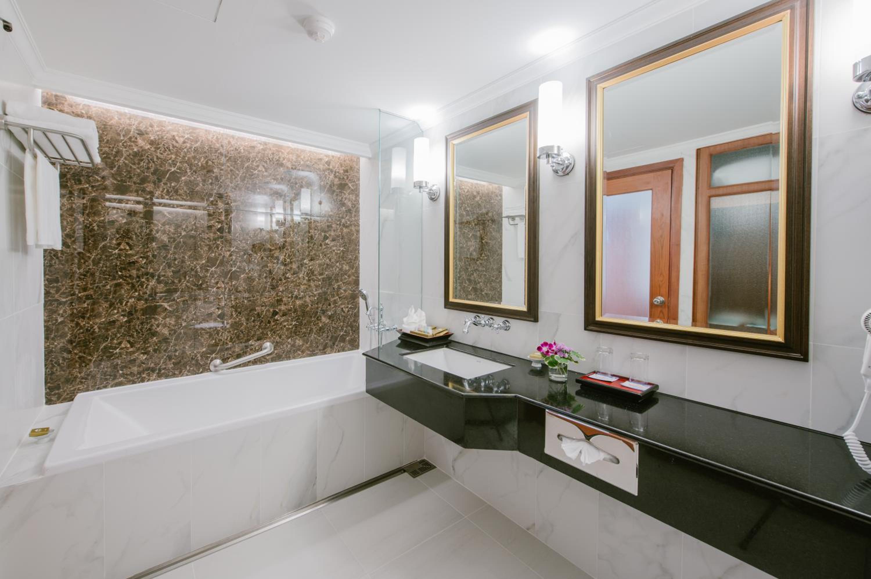 Premier Room - Photo 9
