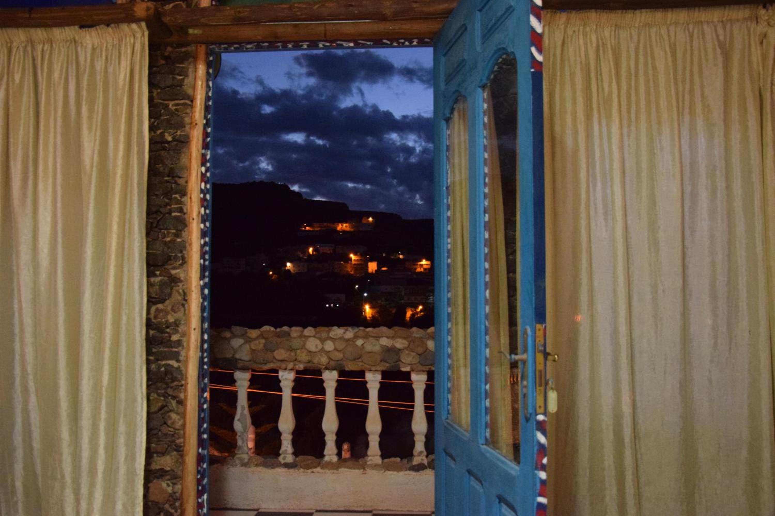 Triple Room with Balcony - Photo 16