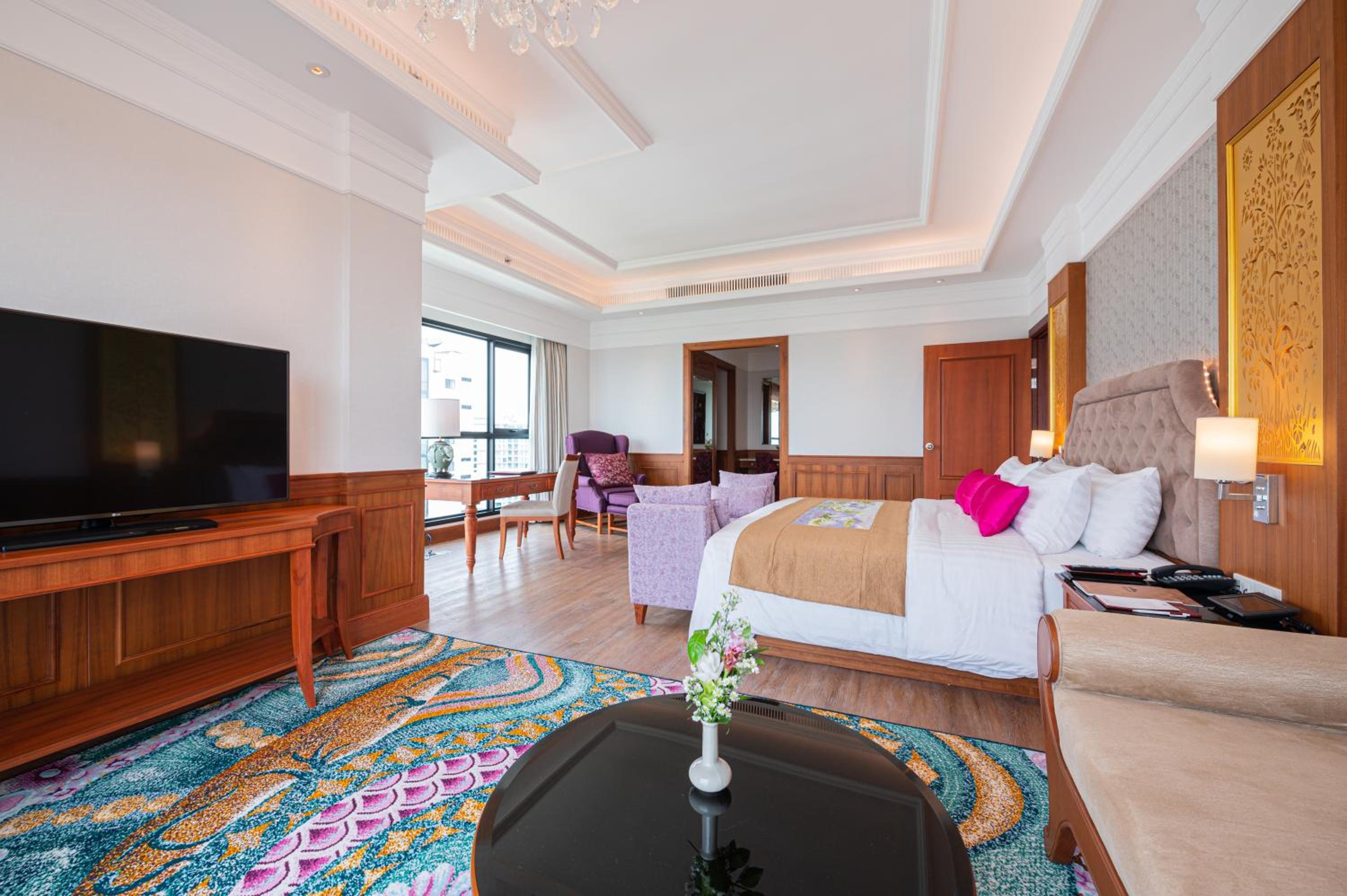 Royal Premier Suite - Photo 11