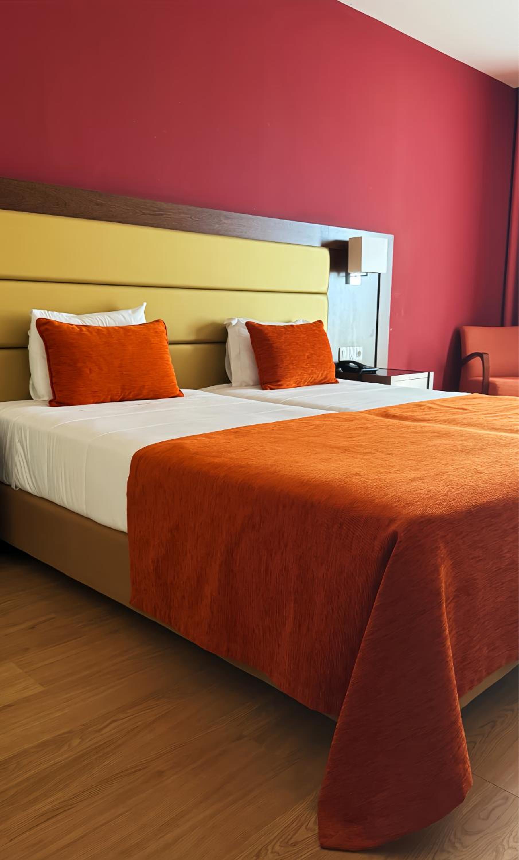 Single Room with Swimming Pool Access