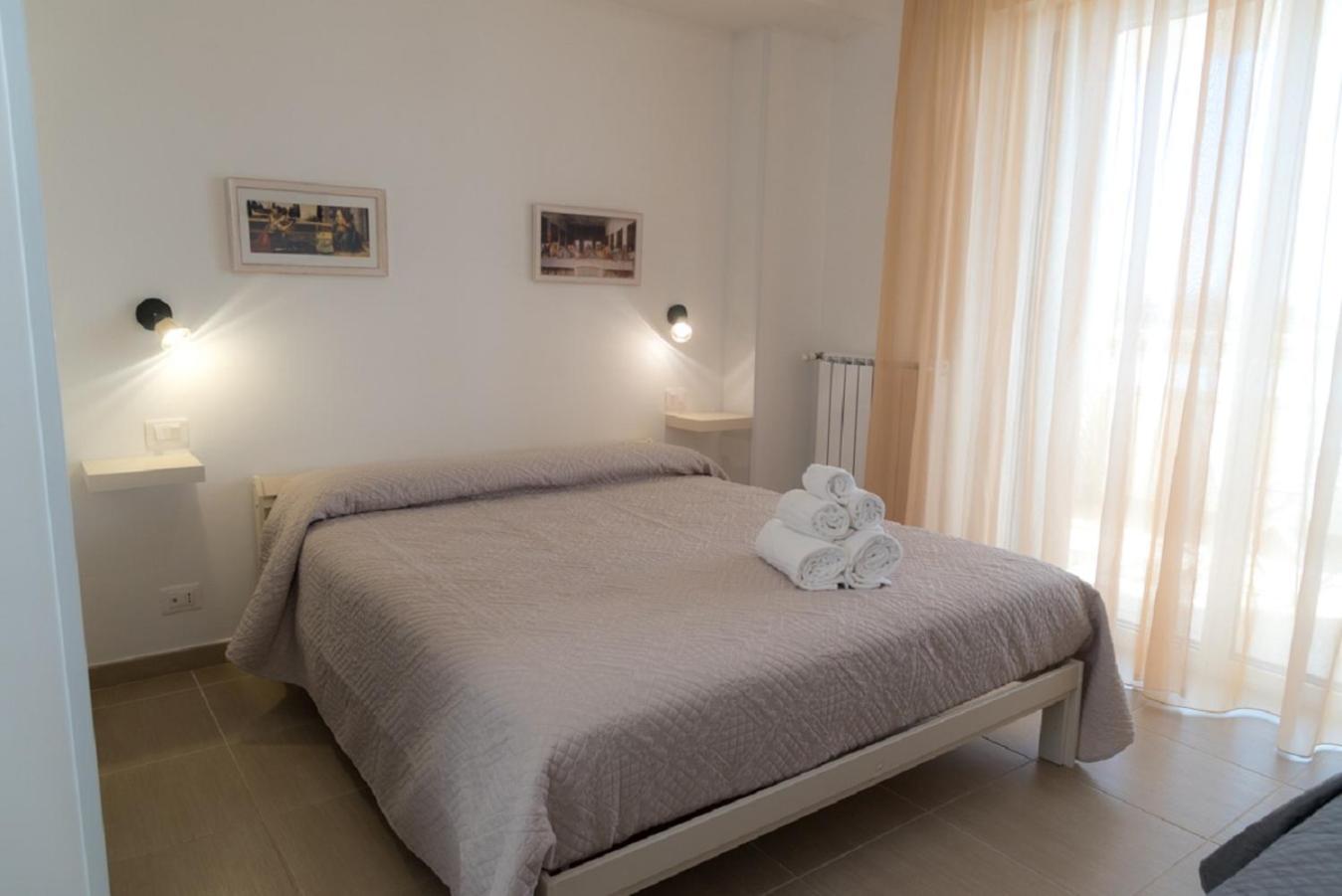 Deluxe Double Room with Balcony - Photo 1