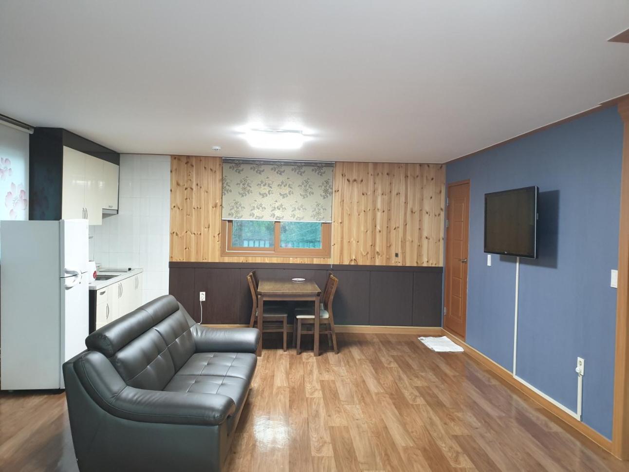 Double Room with Lake View - Photo 7