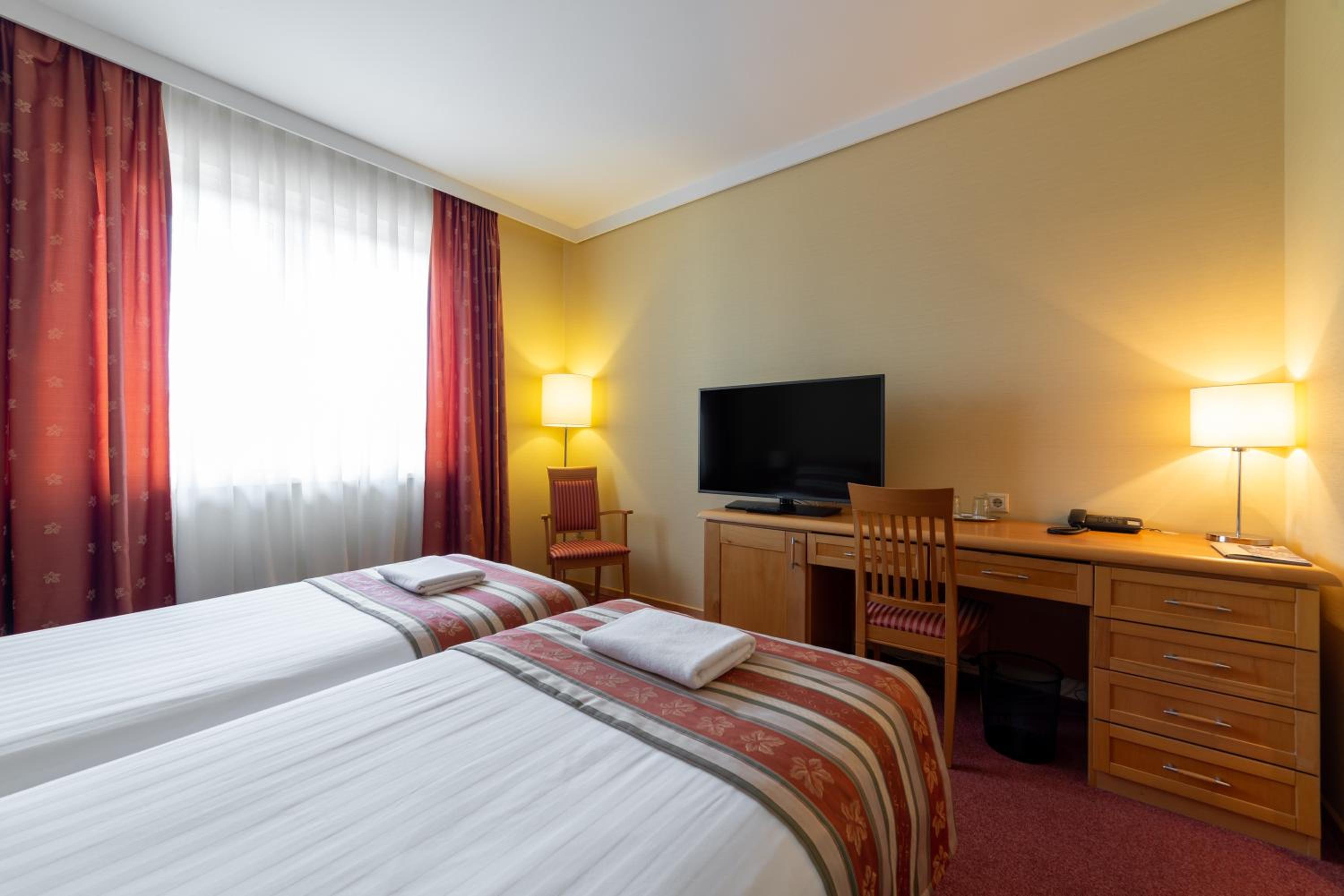 Economy Twin Room  with Wellness Access photo 2