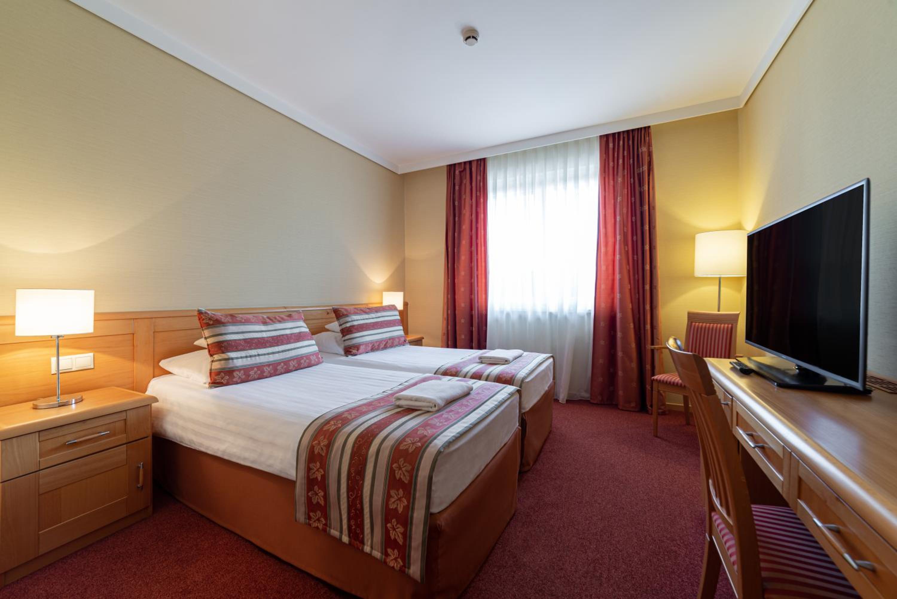 Economy Twin Room  with Wellness Access photo 1