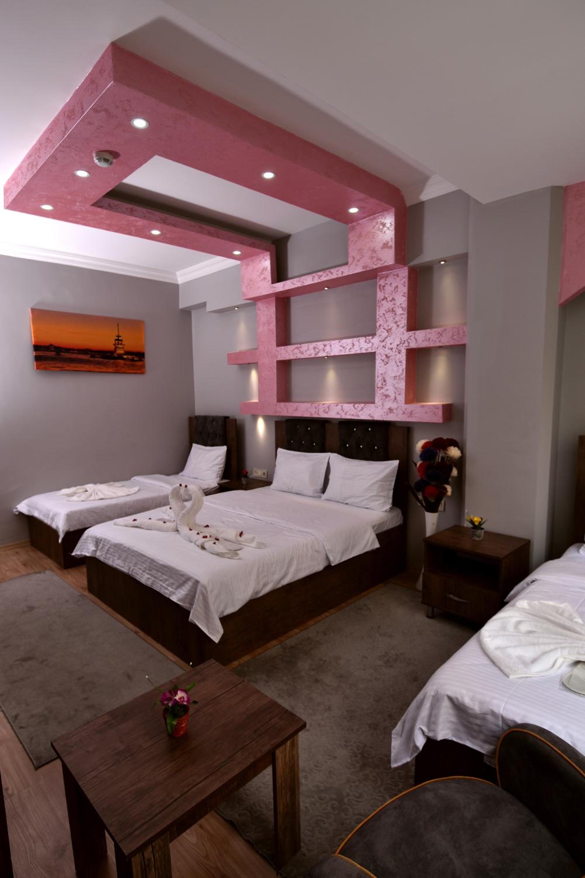 Deluxe Family Room photo 1