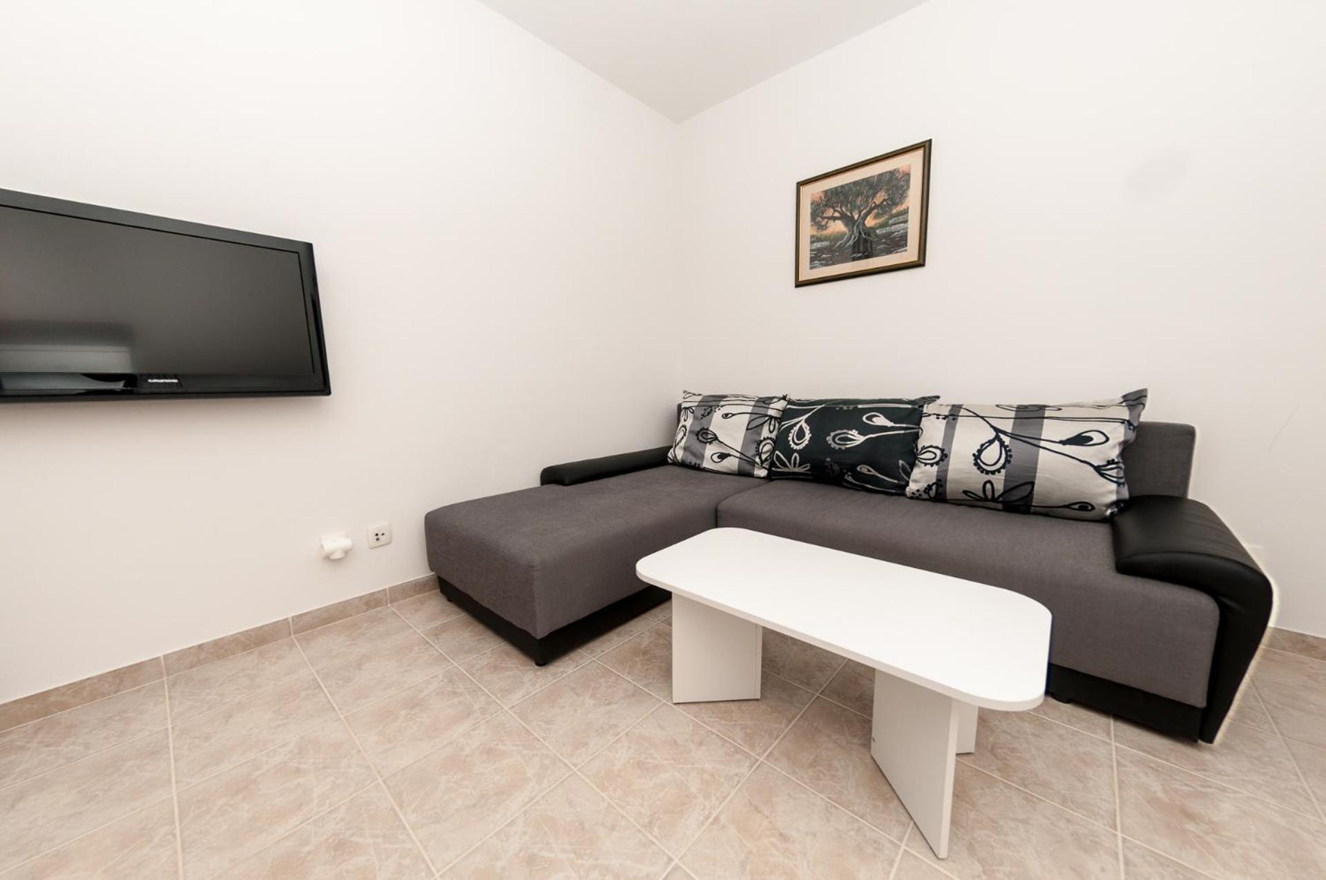 Two-Bedroom Apartment with Balcony and Sea View - Photo 23