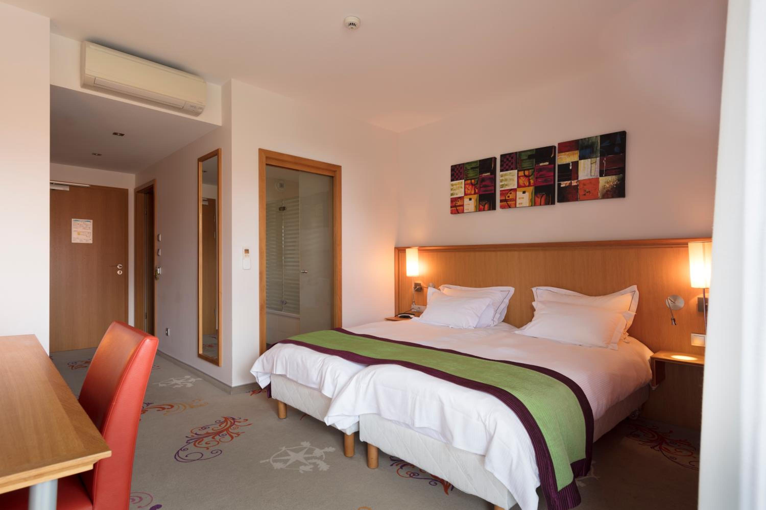 Superior Twin Room - Photo 8