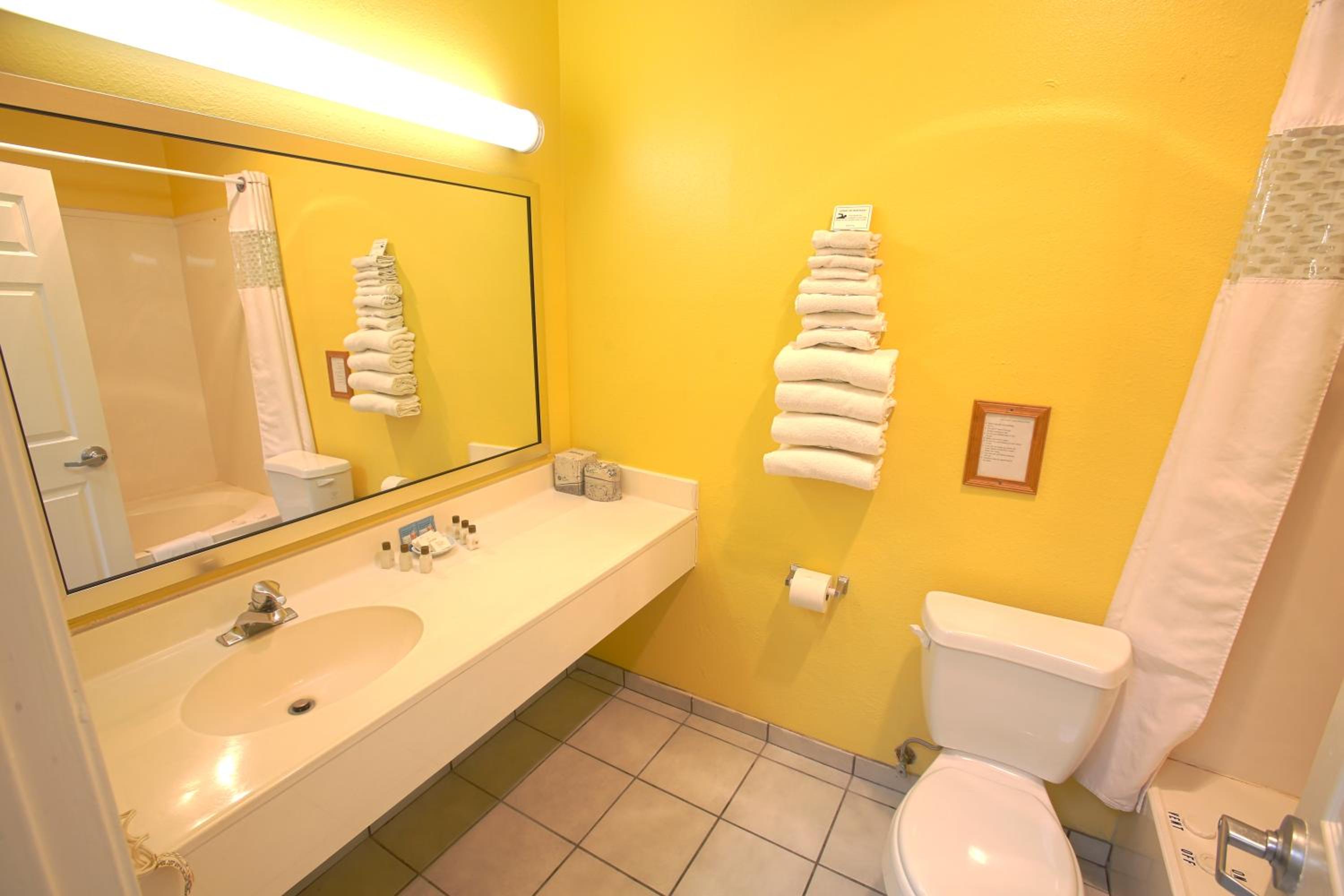 2 Queen Standard Suite - 2nd Floor - Photo 2