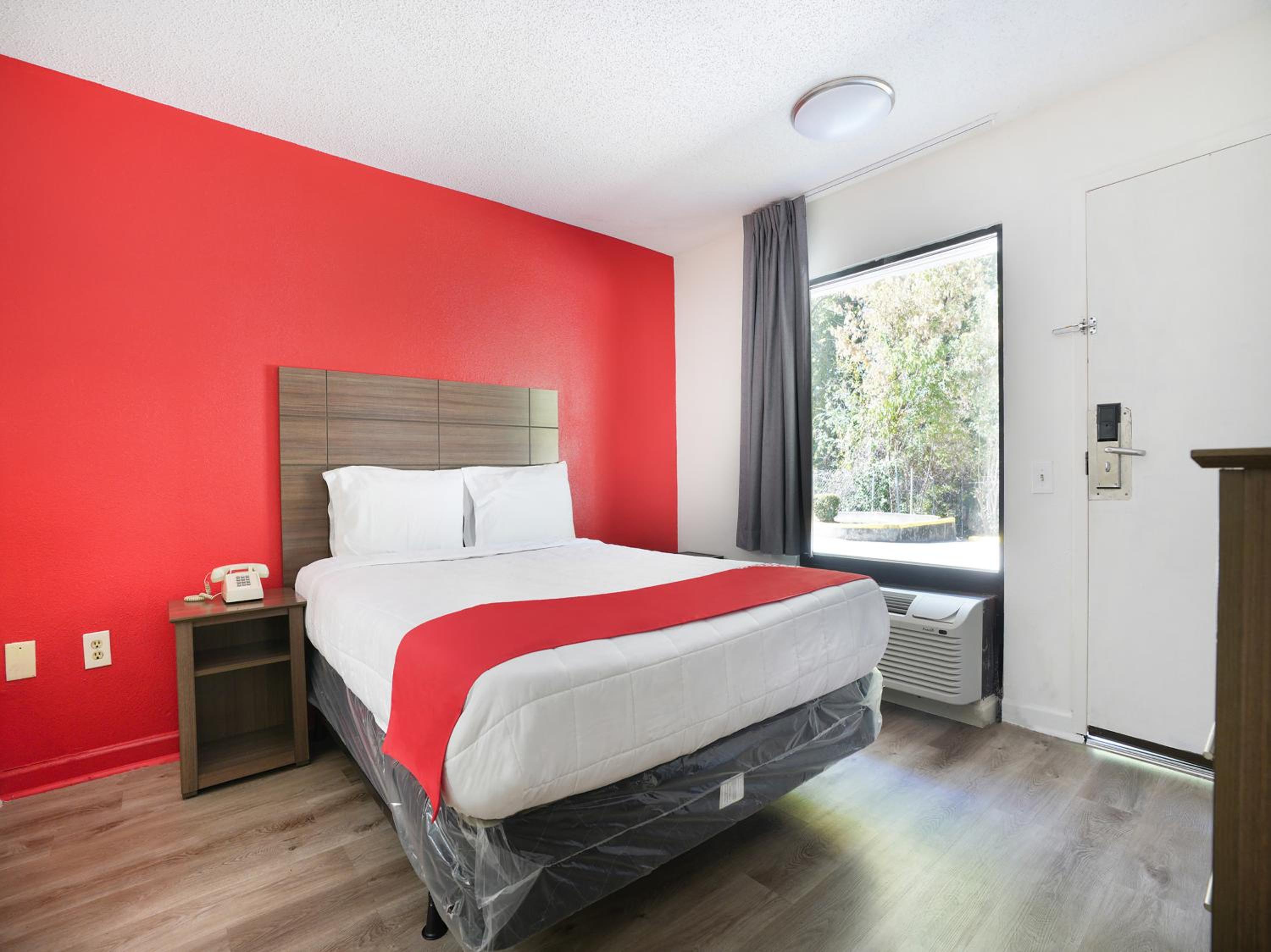 Queen Room - Photo 14