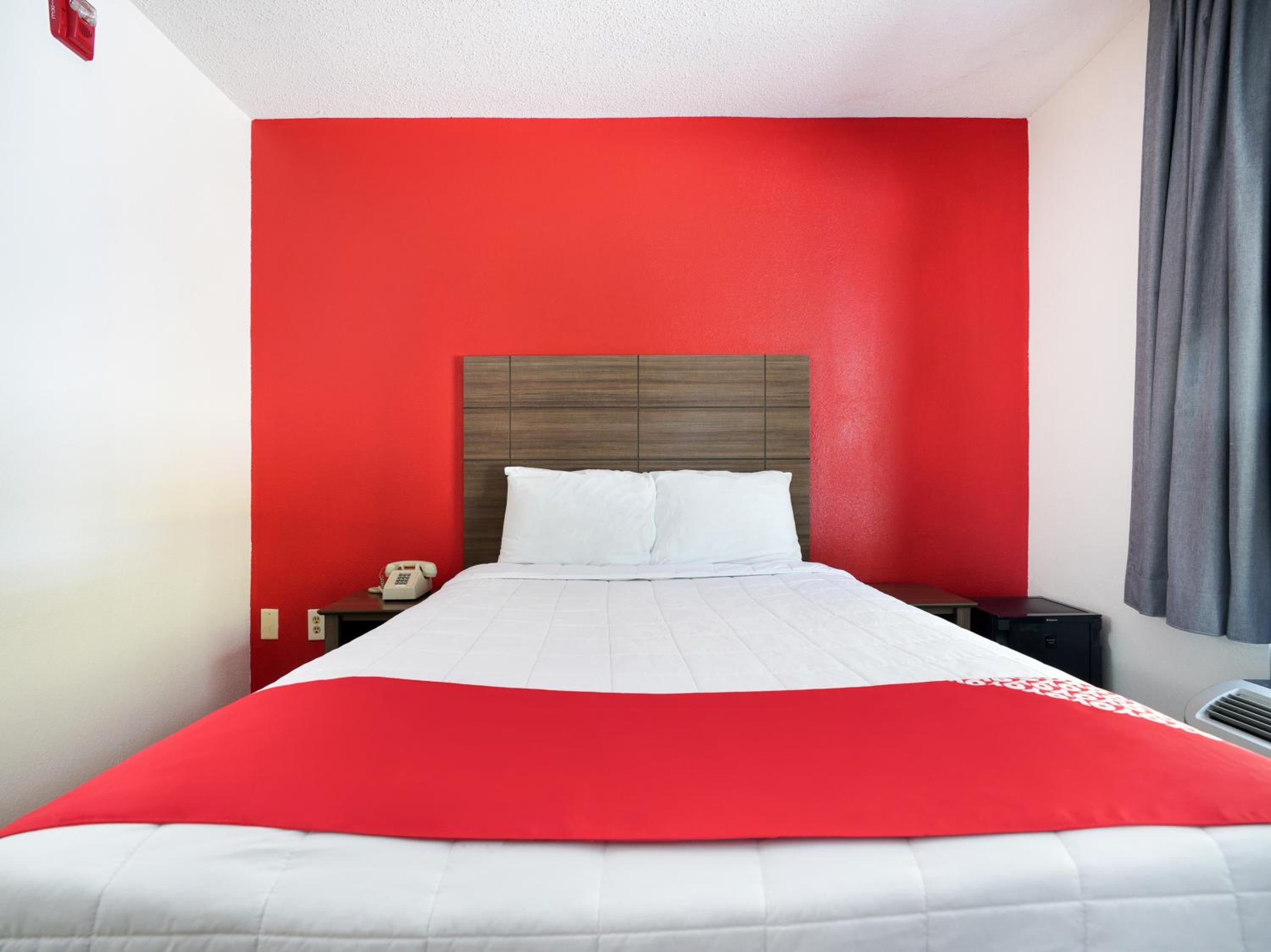 Queen Room - Photo 13