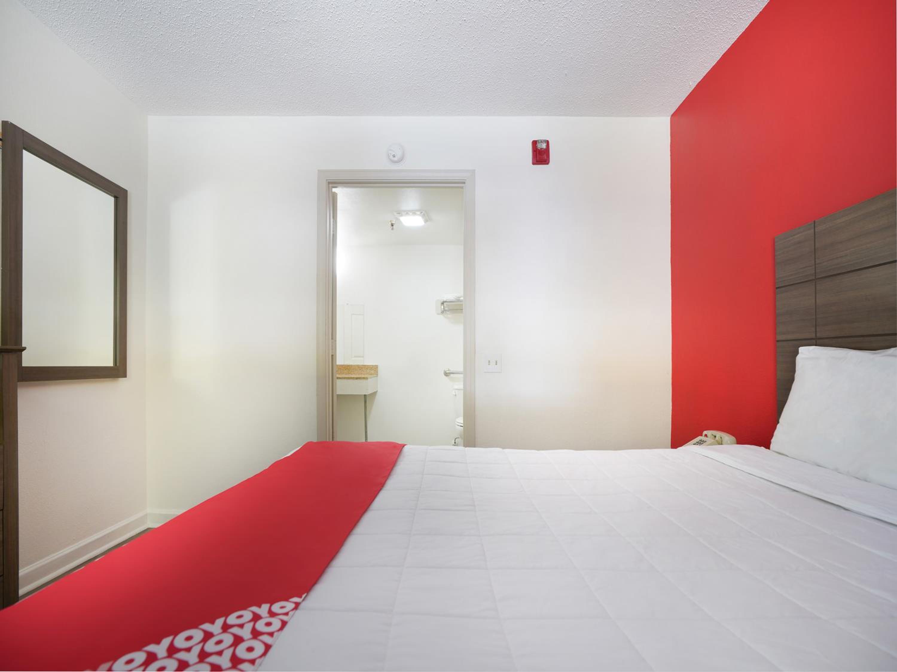 Queen Room - Photo 11