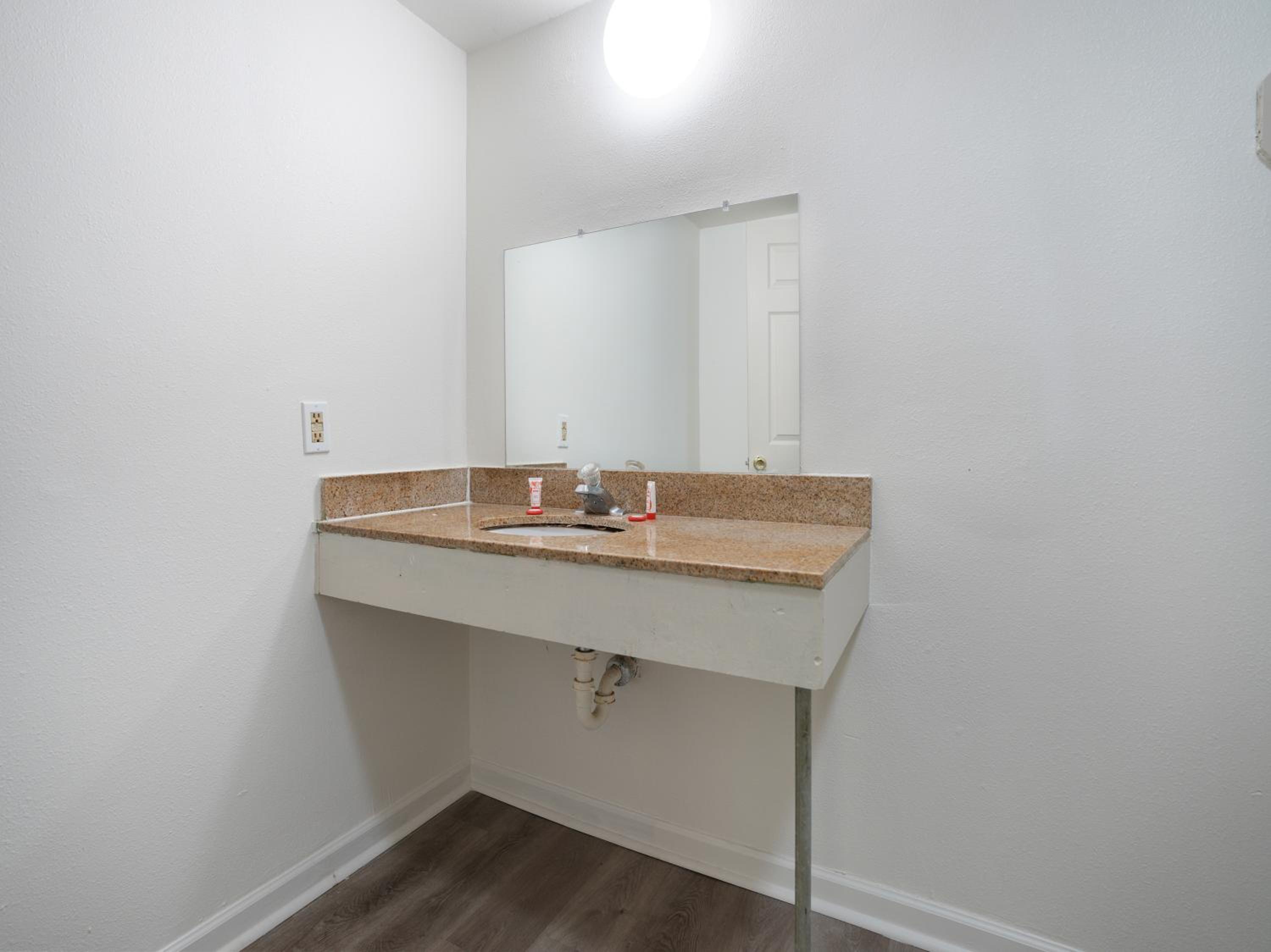 Queen Room - Photo 5