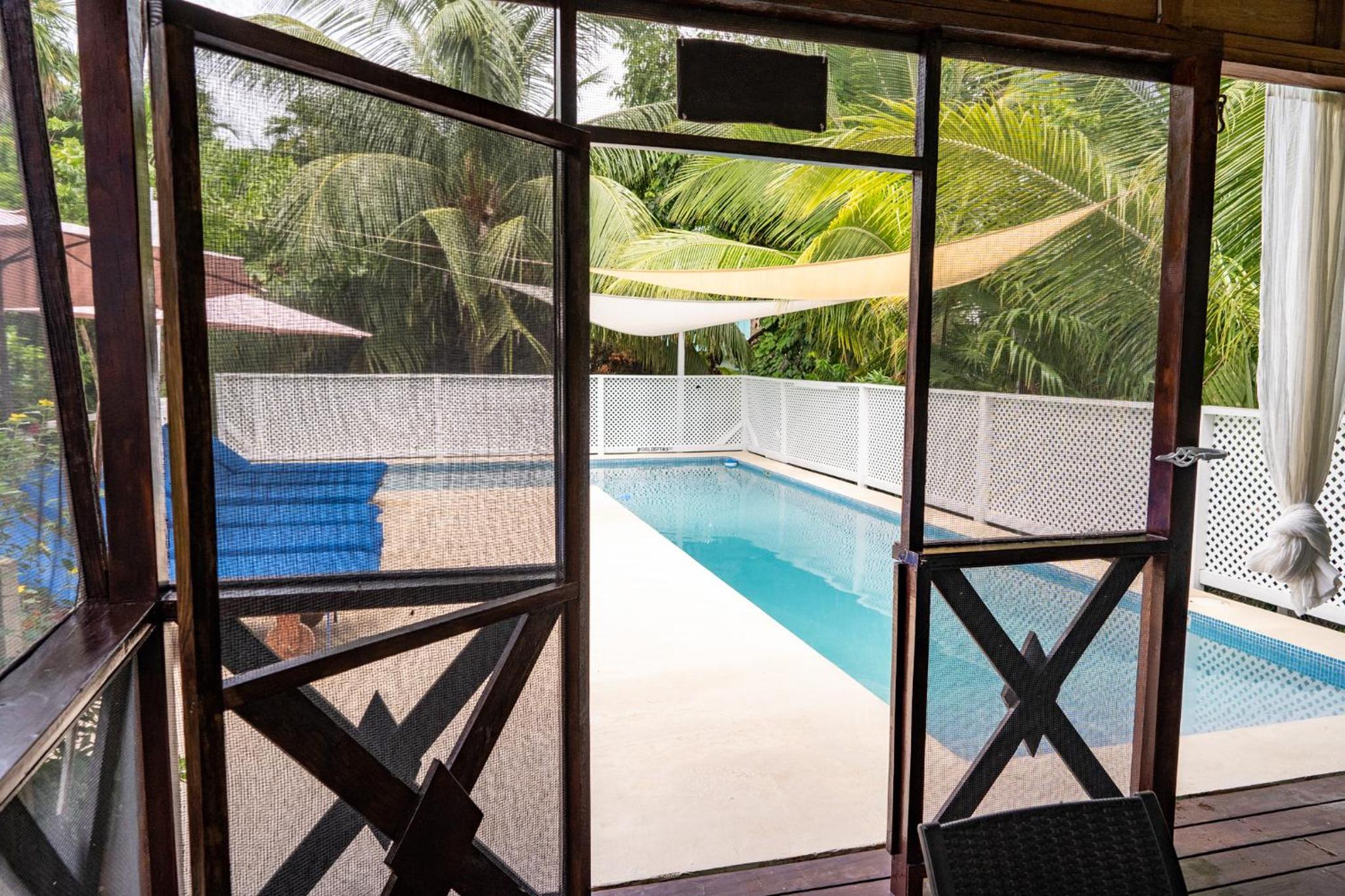 Two-Bedroom House with Pool View photo 3