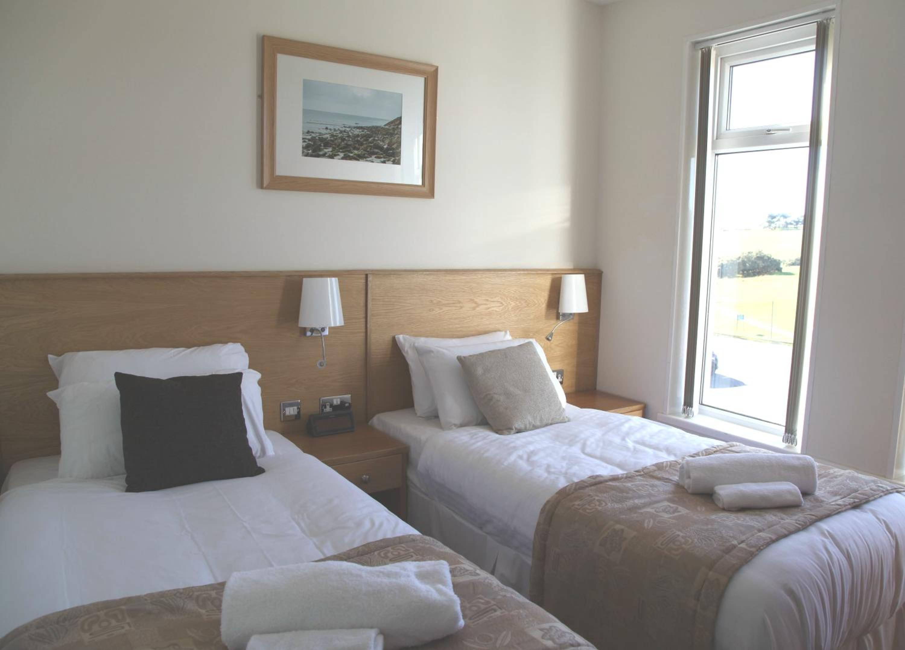 Twin Room with Bath photo 1