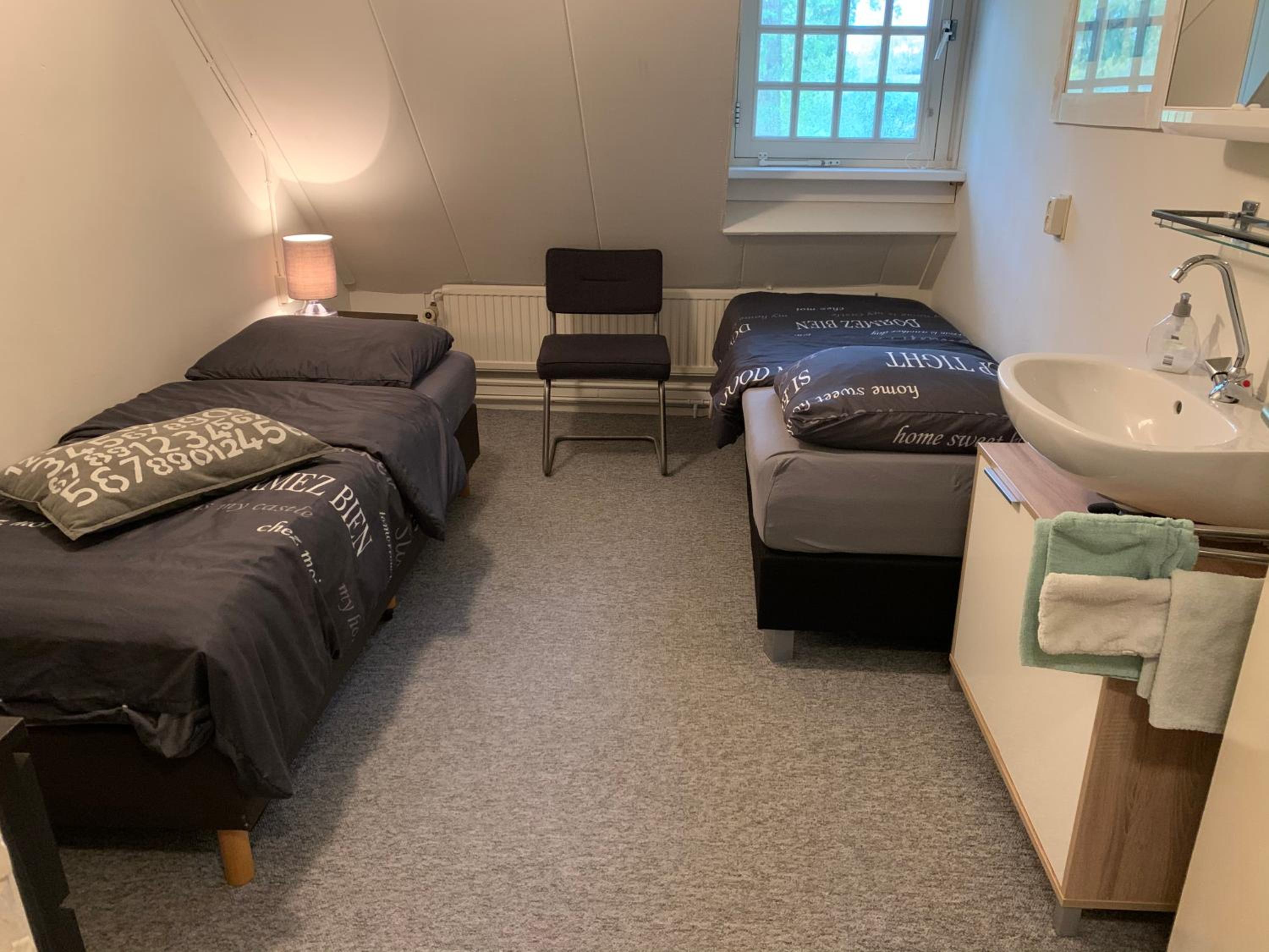 Seven-Bedroom House photo 1