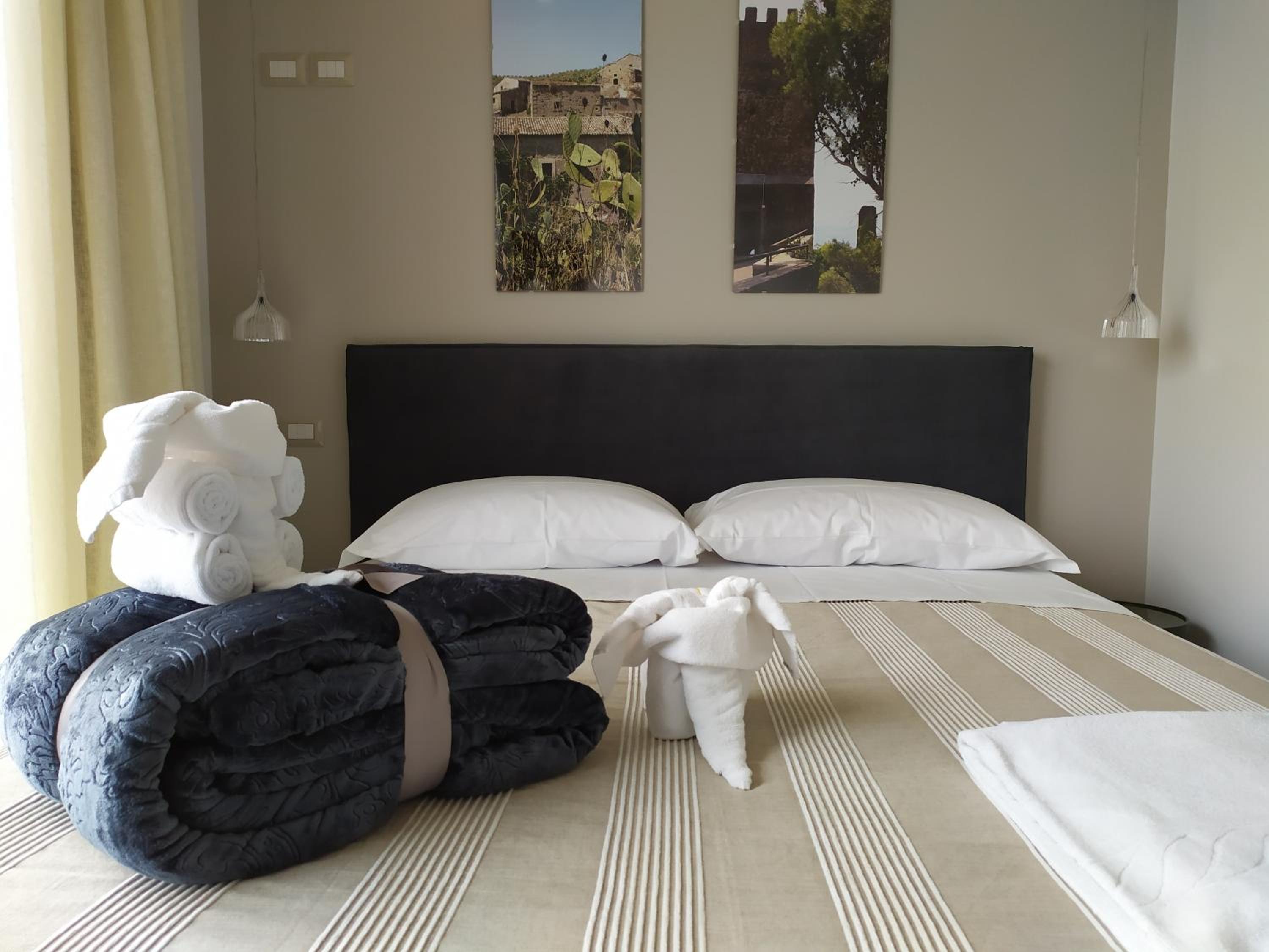 Double Room with Balcony (2 Adults + 1 Child) photo 1