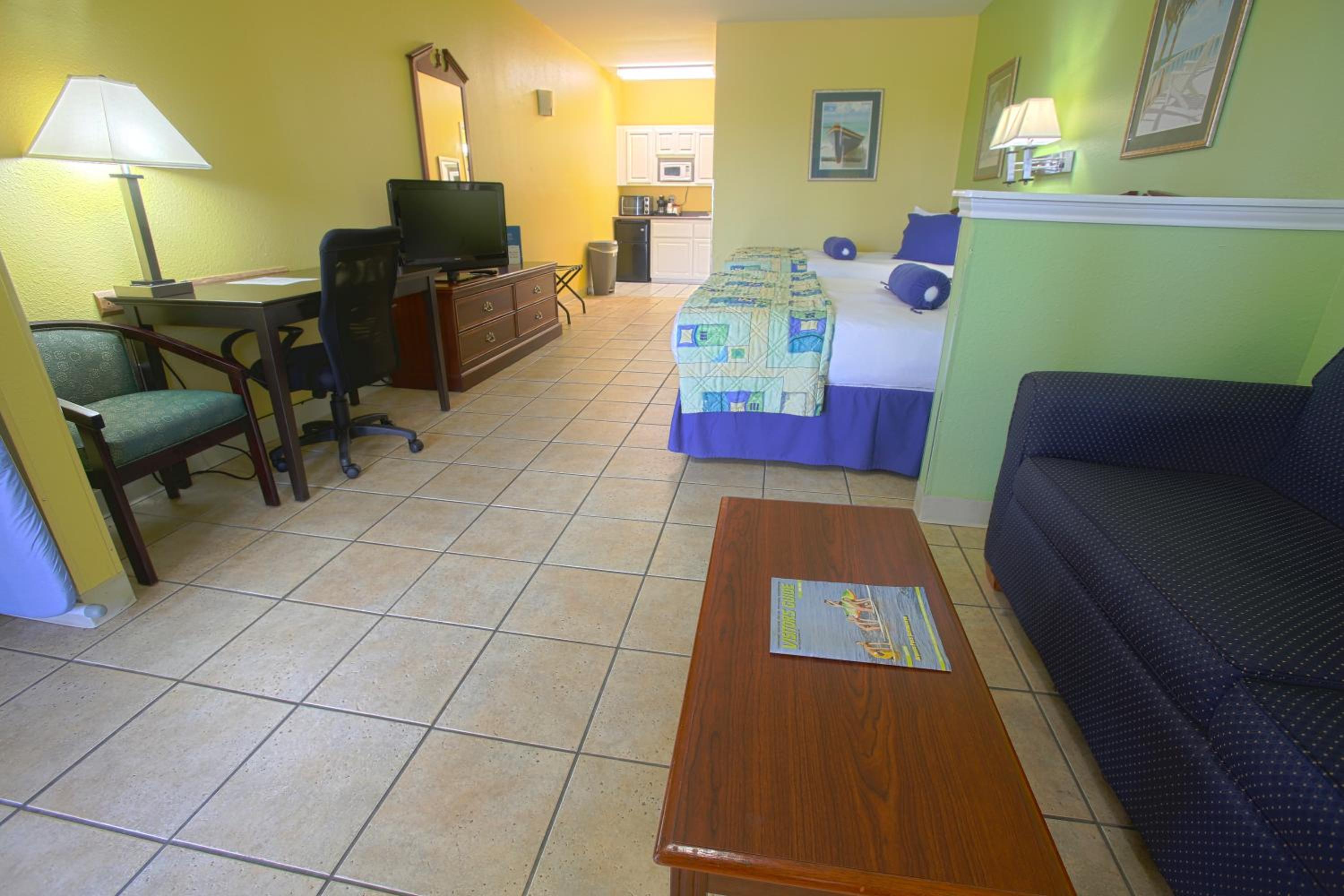 2 Queen Standard Suite - 1st Floor  - Photo 4