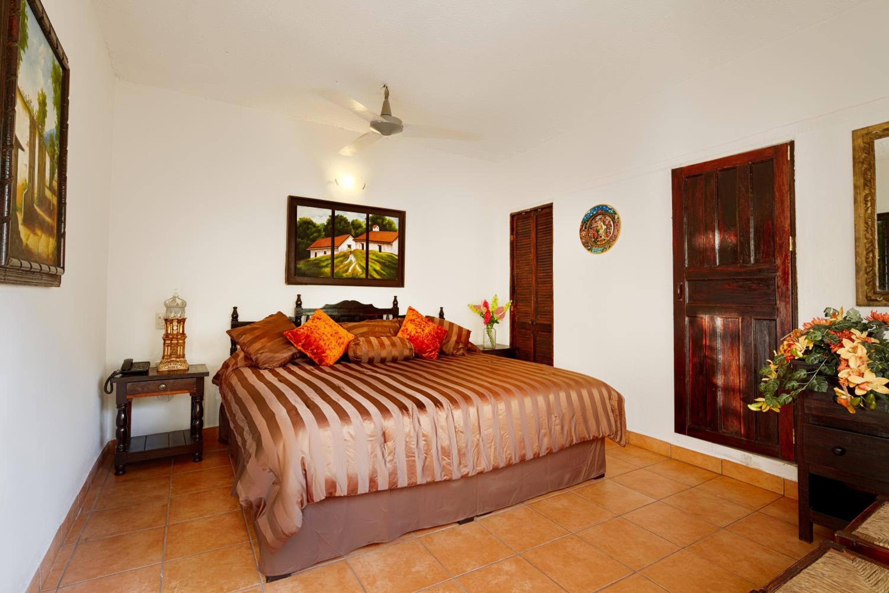 Double Room - Photo 6