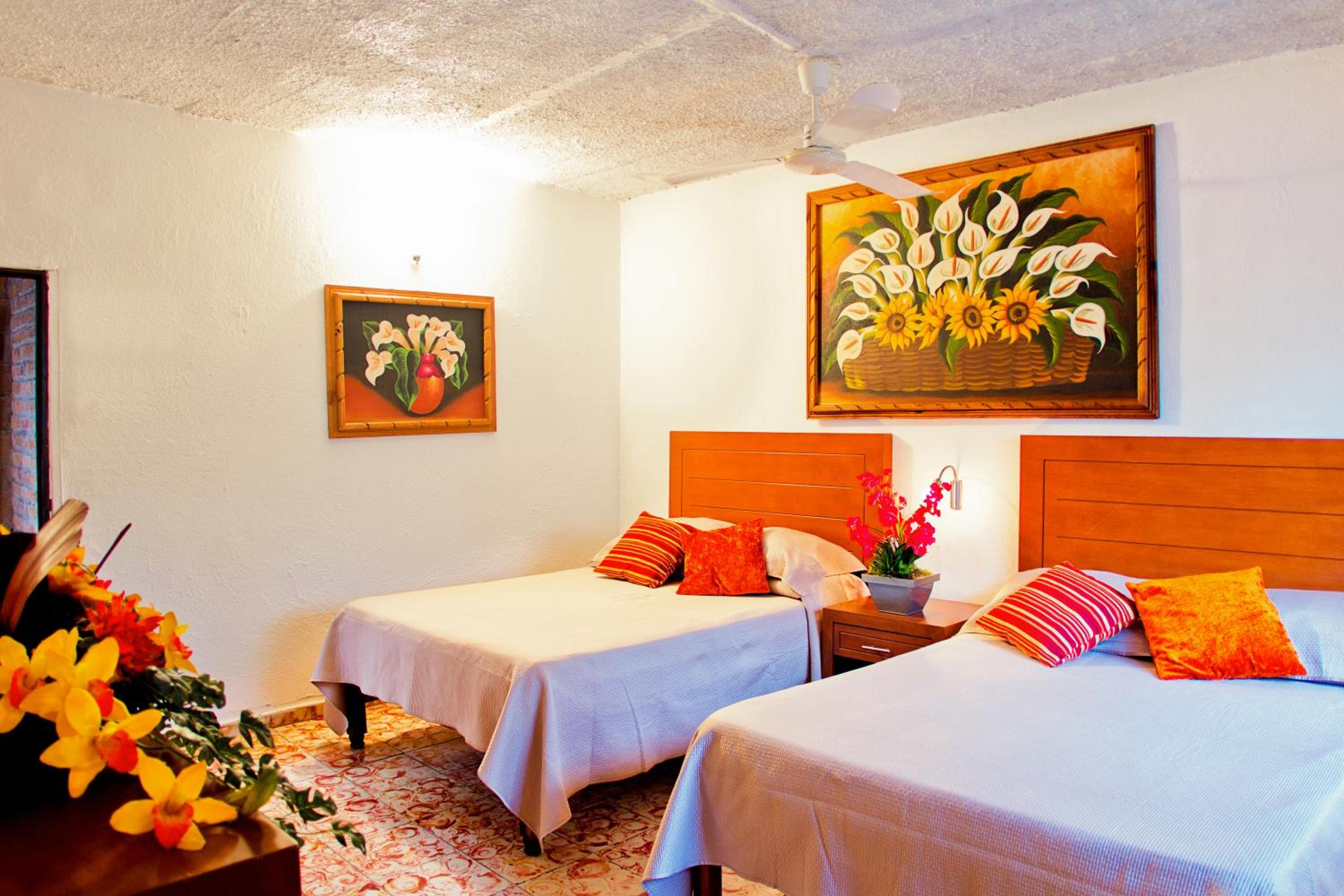 Double Room with Two Double Beds - Photo 13