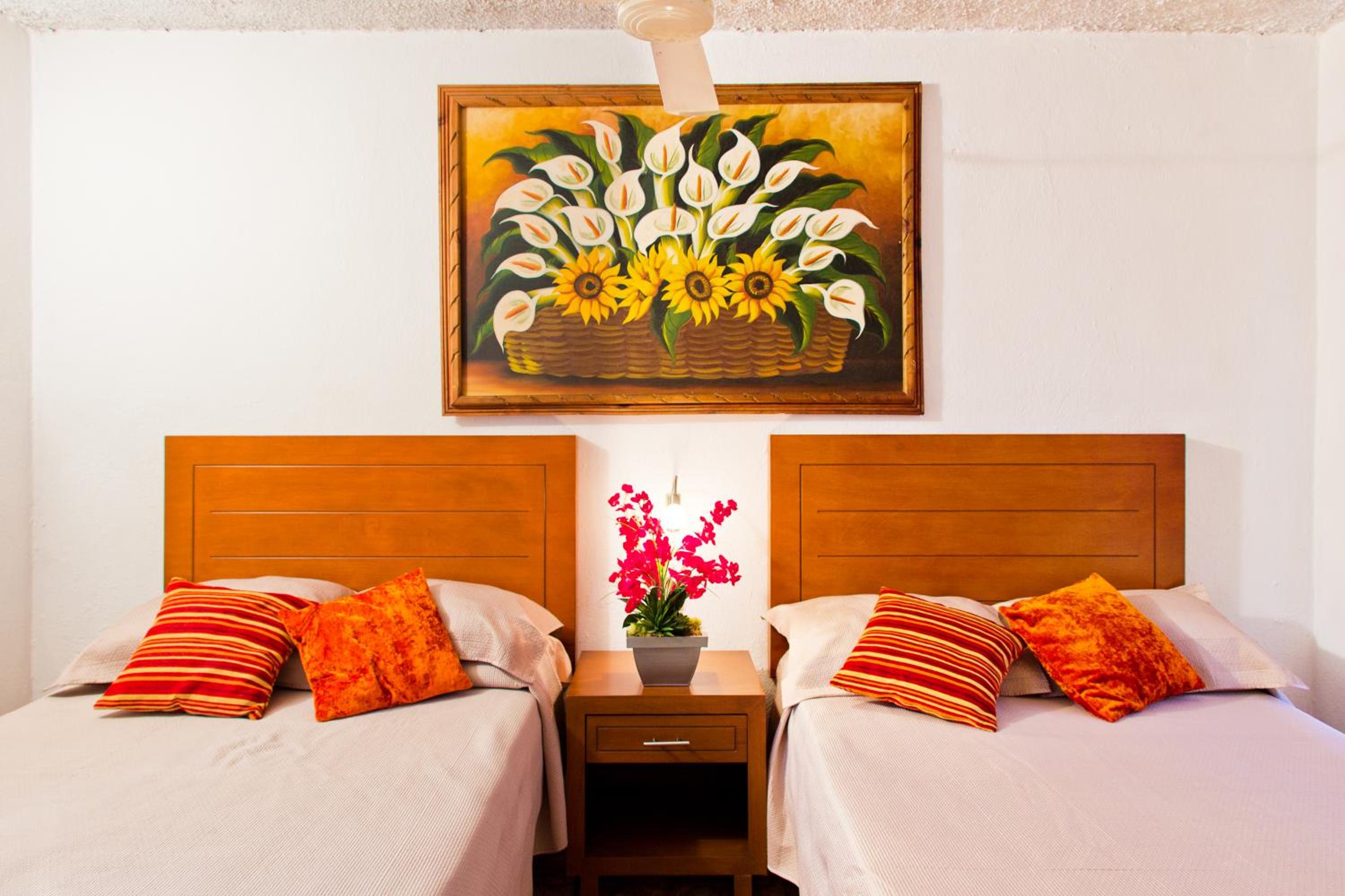 Double Room with Two Double Beds - Photo 14