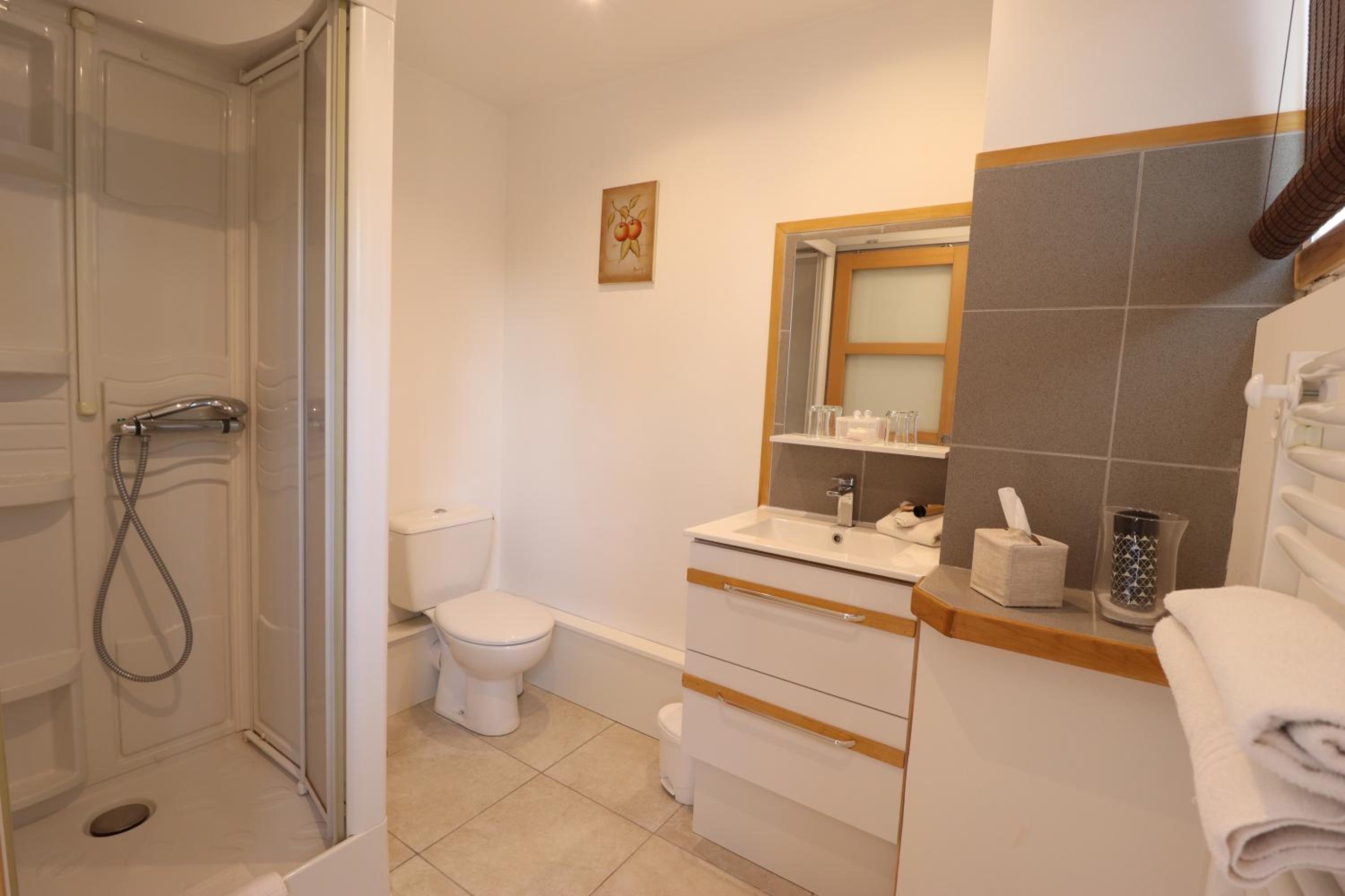 Double Room with Pool View - Photo 4