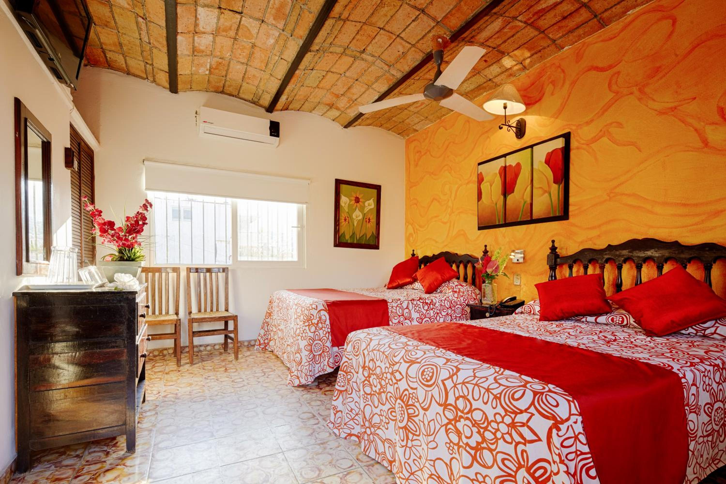 Double Room with Two Double Beds - Photo 16