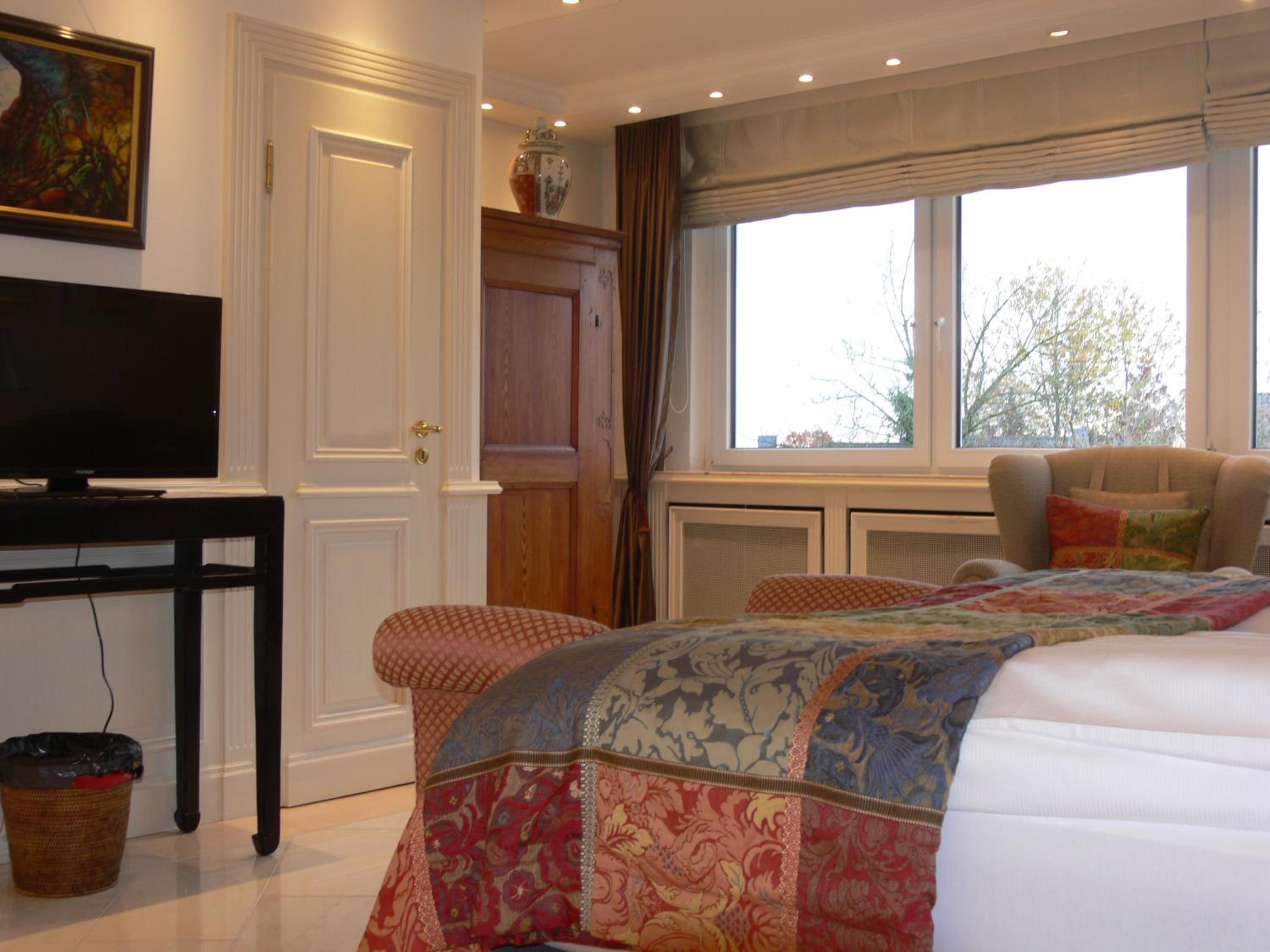 Deluxe Double or Twin Room - Photo 9