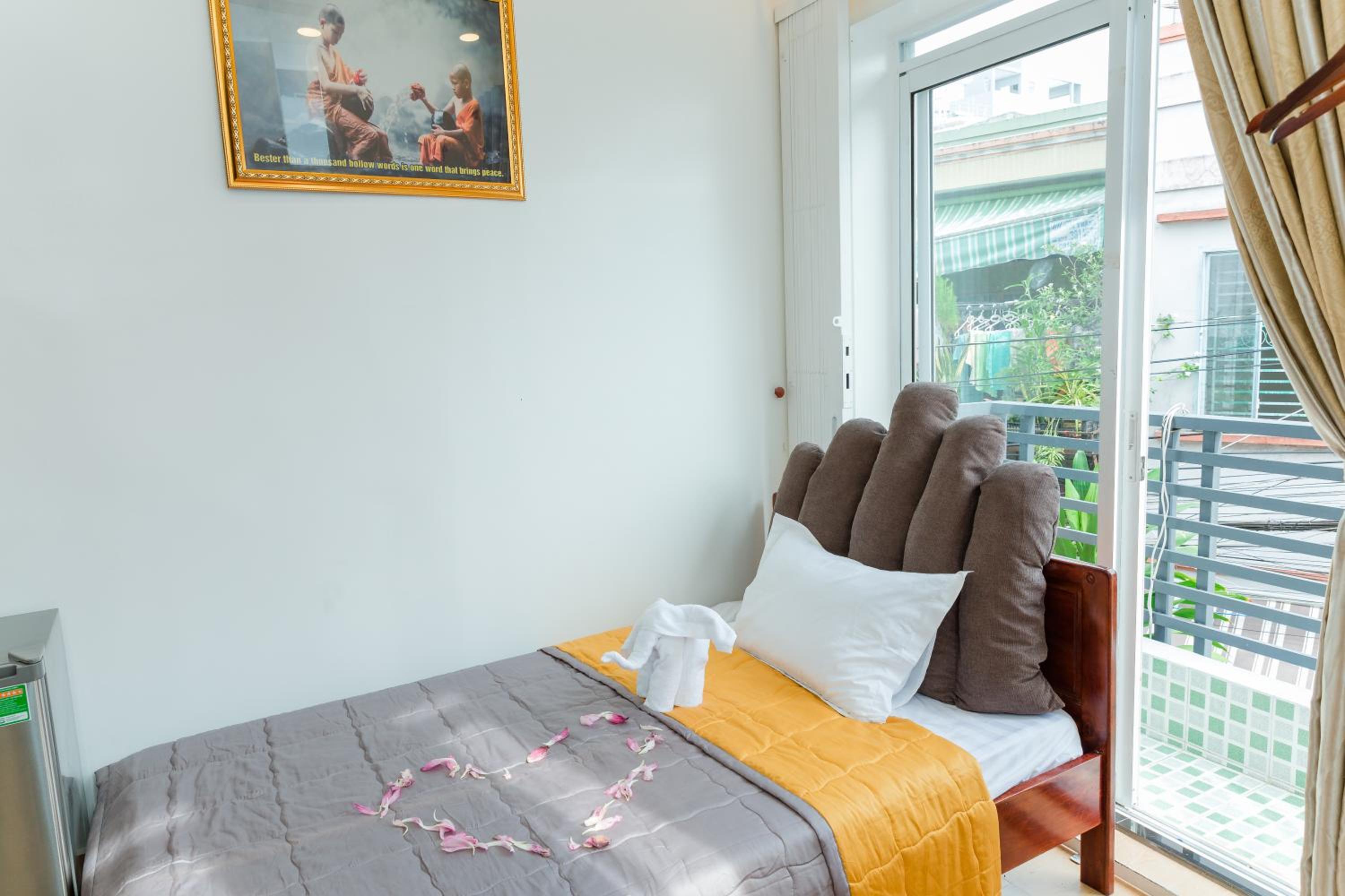Deluxe Single Room with Balcony photo 2