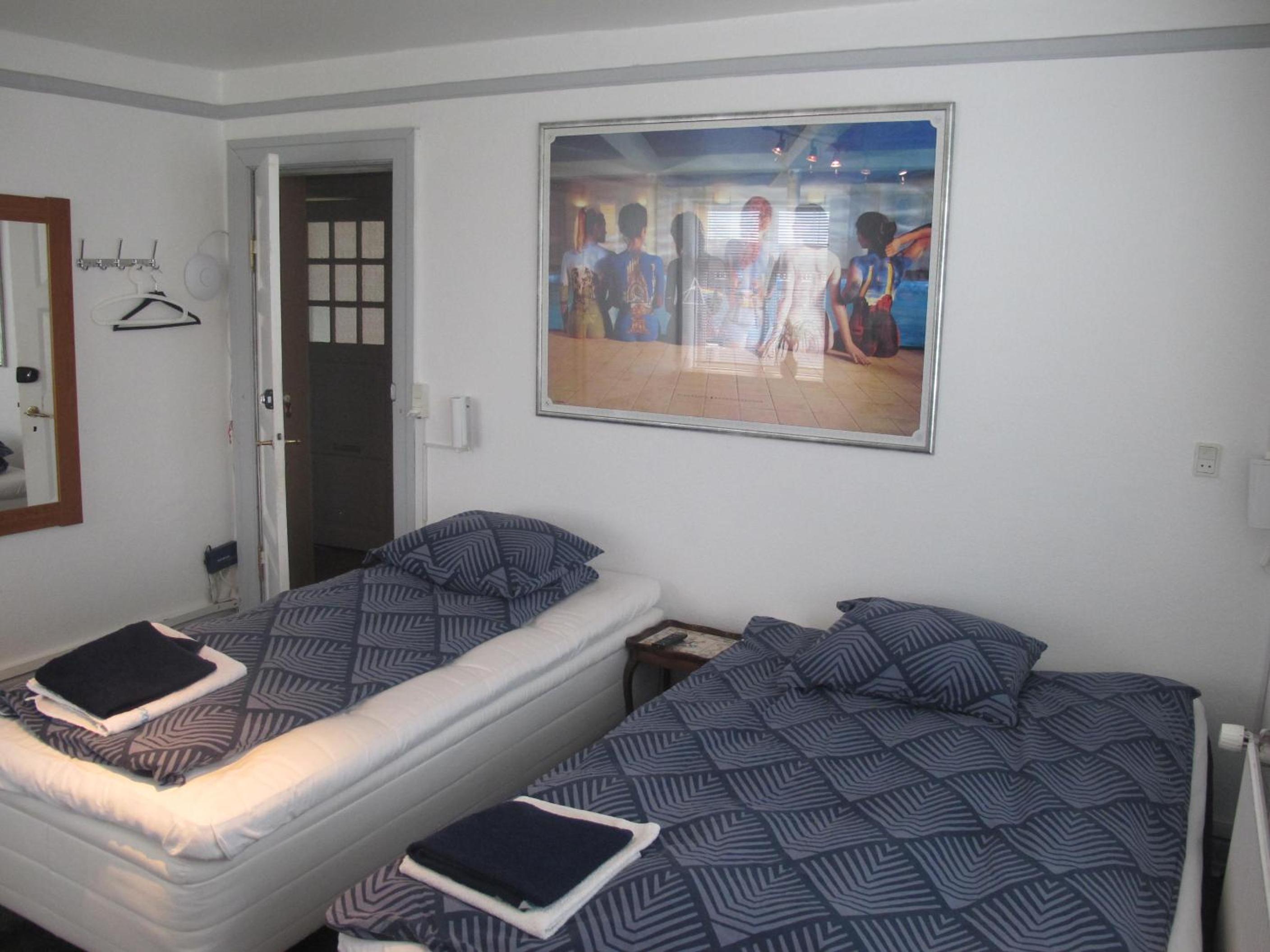 Double or Twin Room with Shared Bathroom photo 3