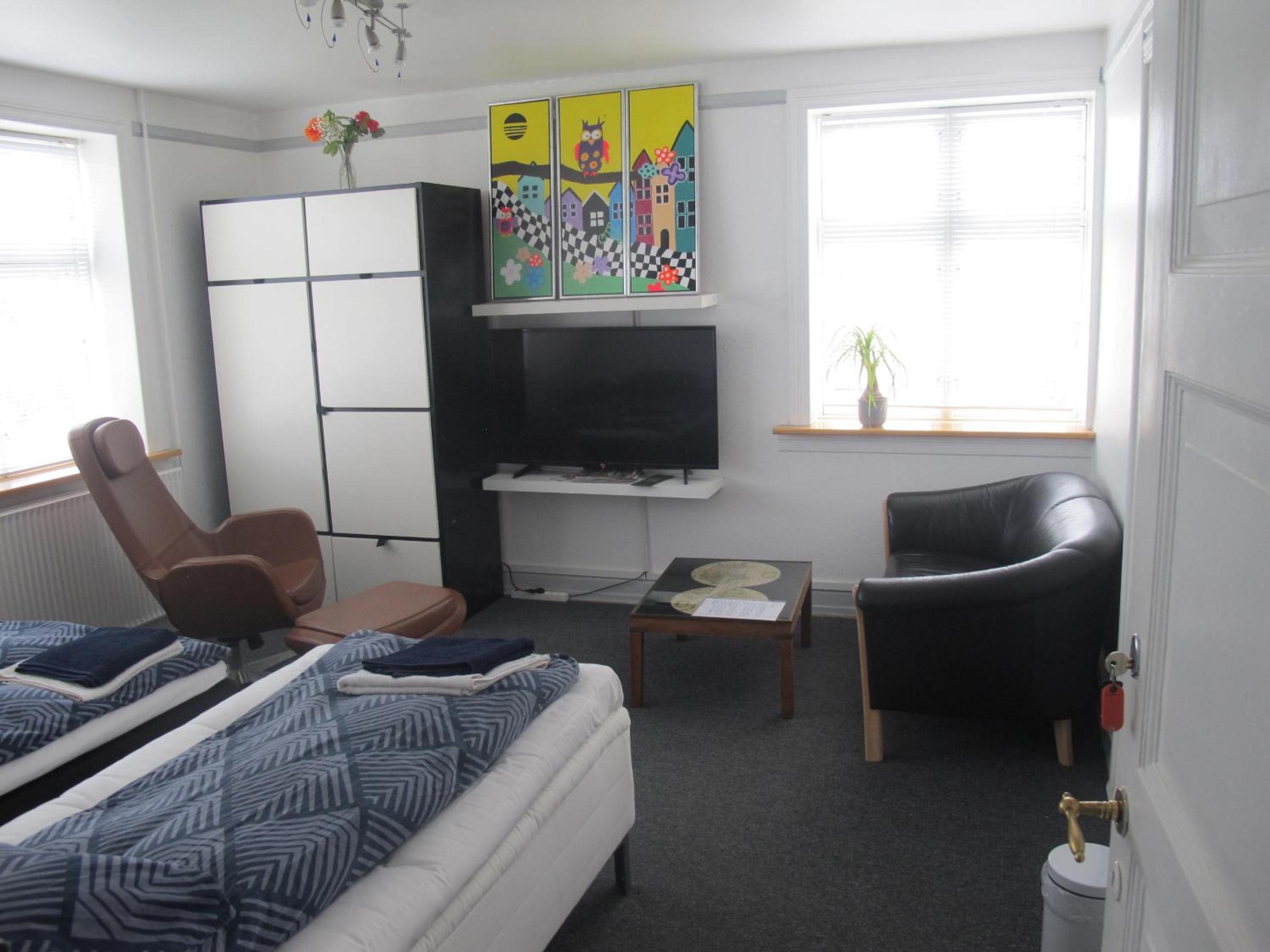 Double or Twin Room with Shared Bathroom photo 1