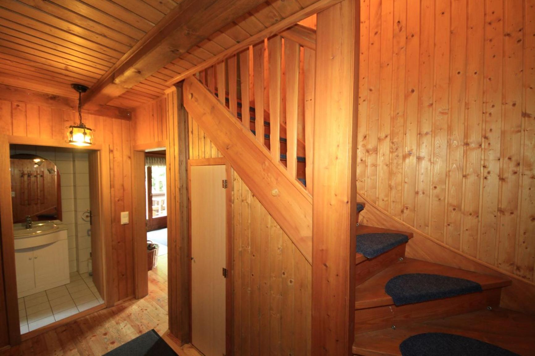 Five-Bedroom House photo 1