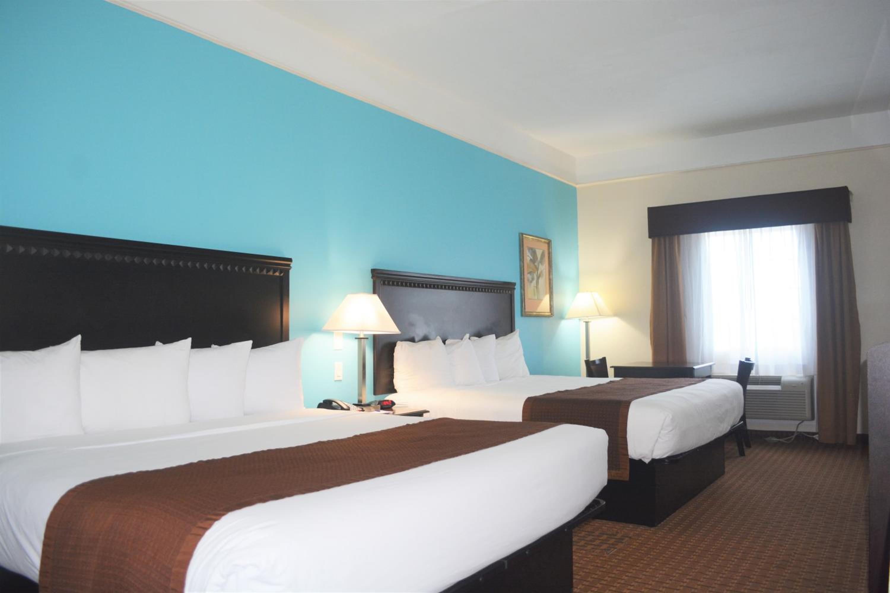 2 King Beds, Mobility Accessible Room, Roll-In Shower, Non-Smoking - Photo 4