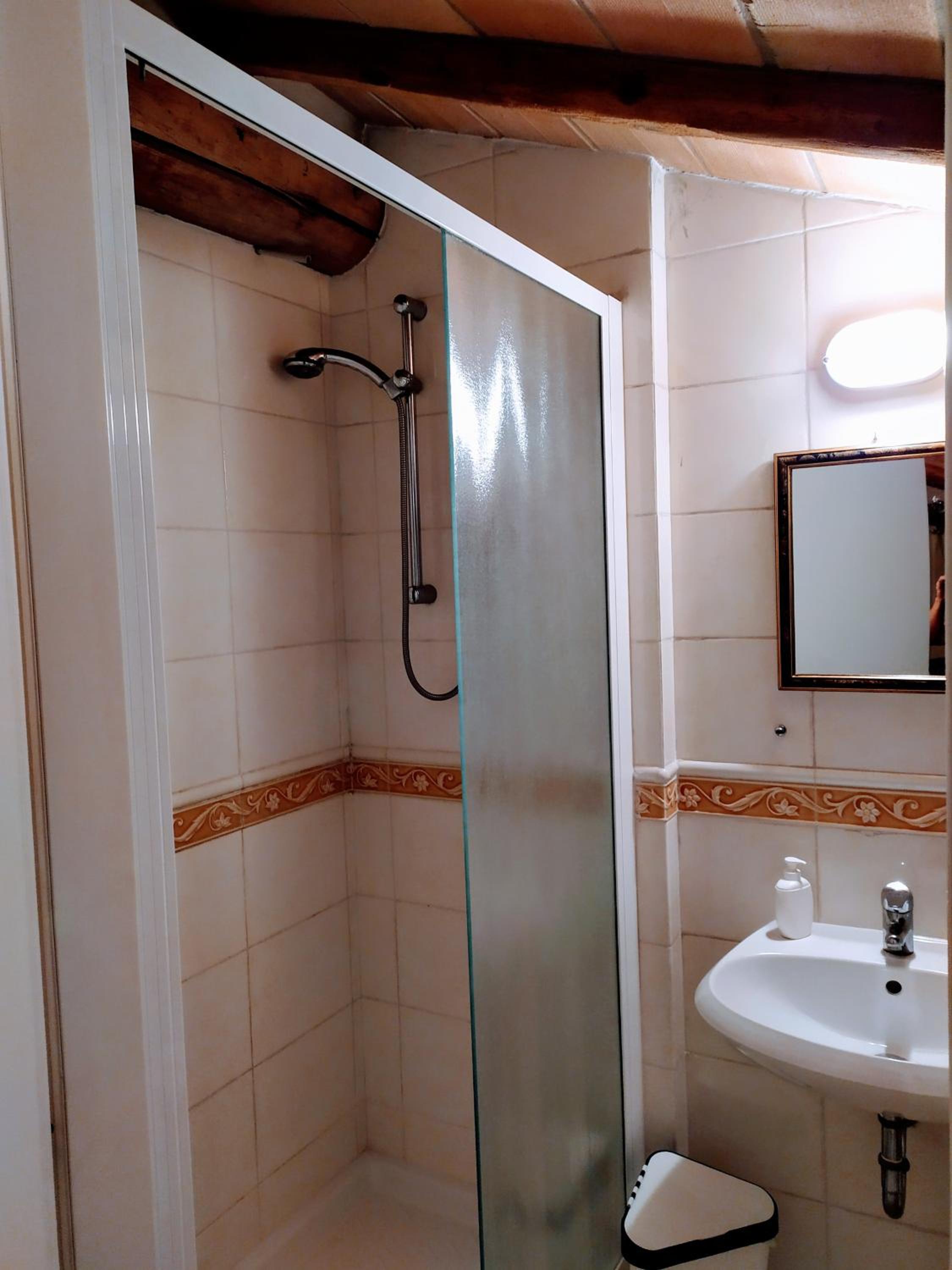 Comfort Triple Room with Shower - Photo 5