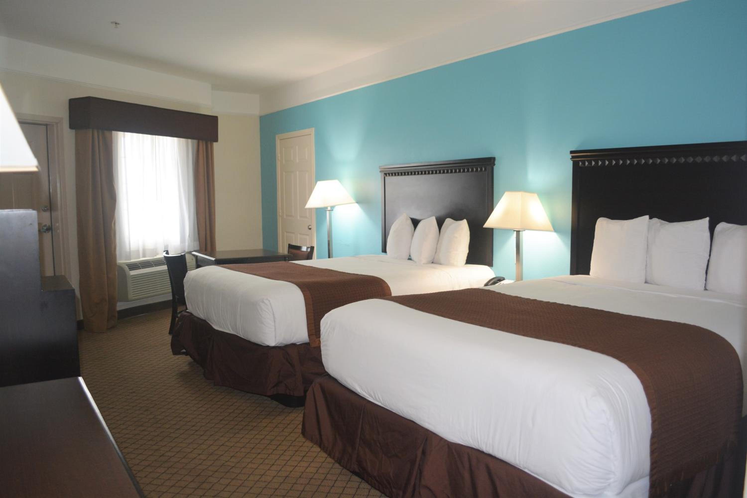 Studio King Suite with Two Queen Beds - Non-Smoking - Photo 4