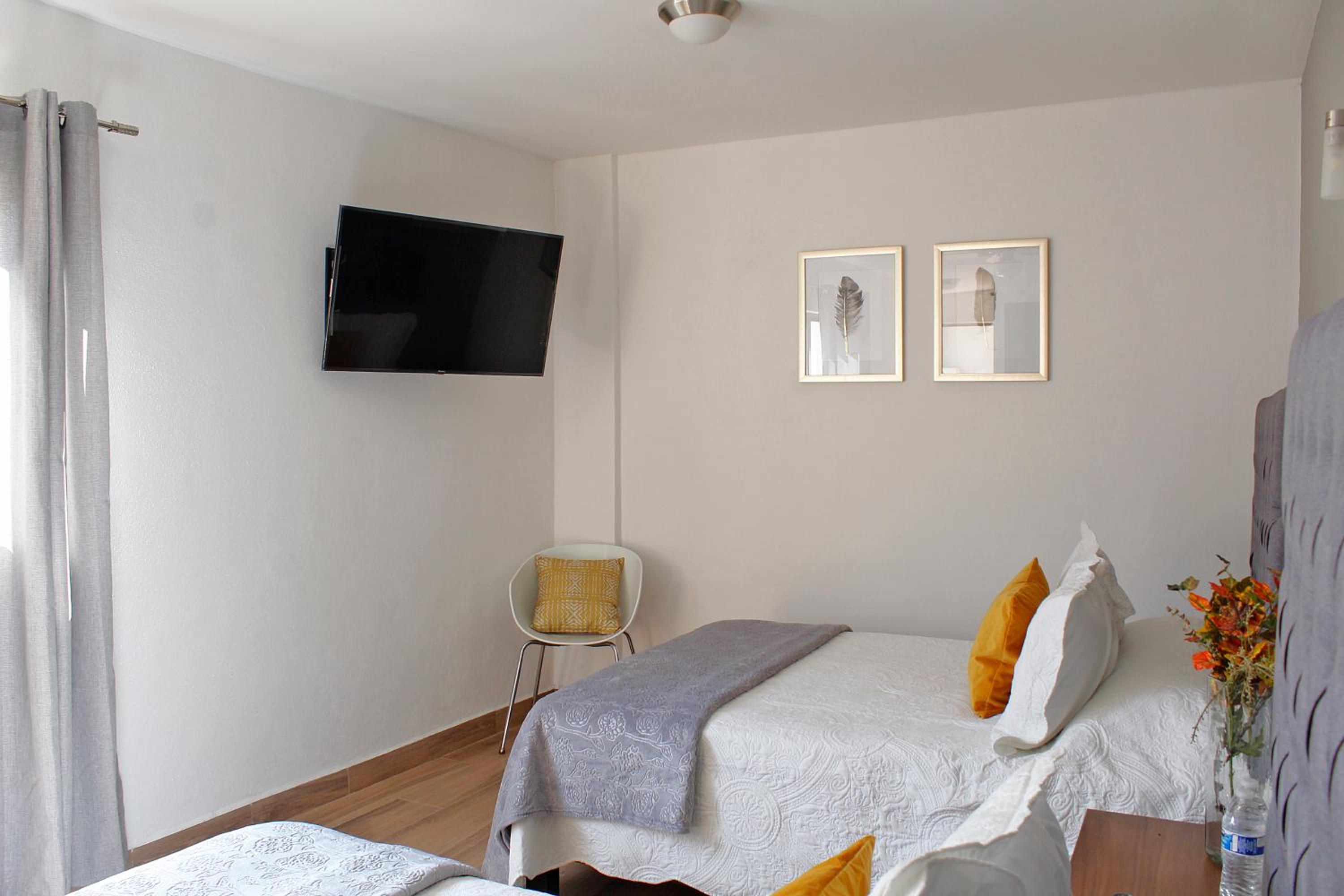 Twin Room - Photo 3