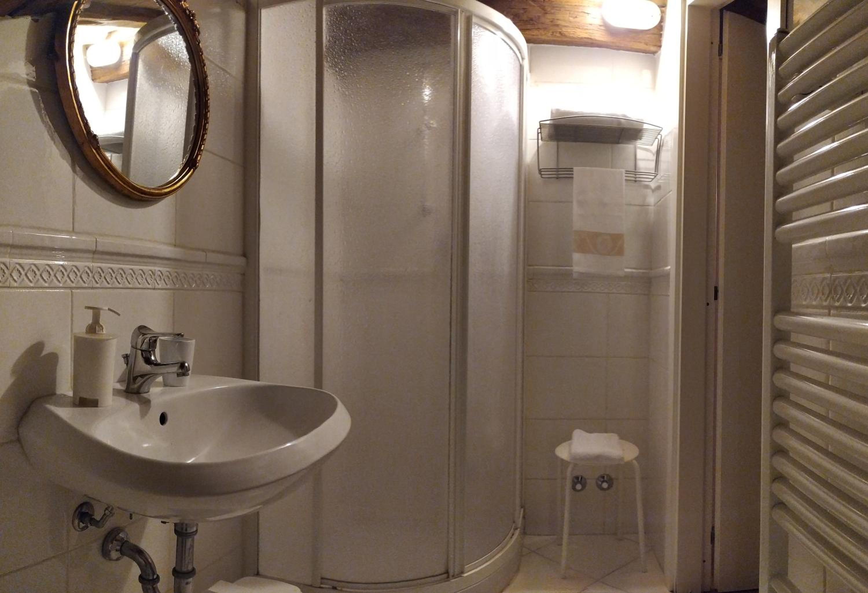 Double Room - Photo 4