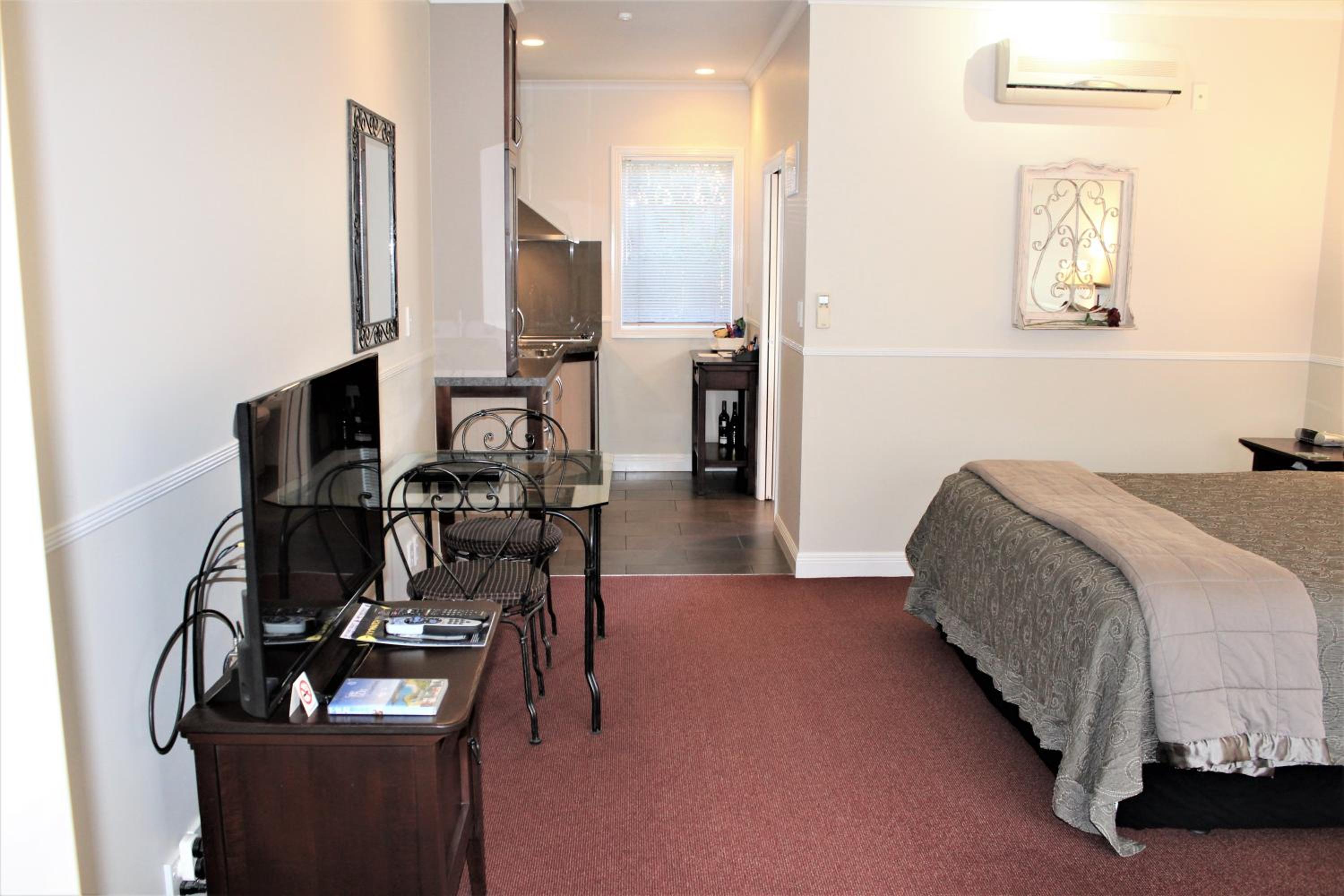 Studio with Spa Bath - Photo 4