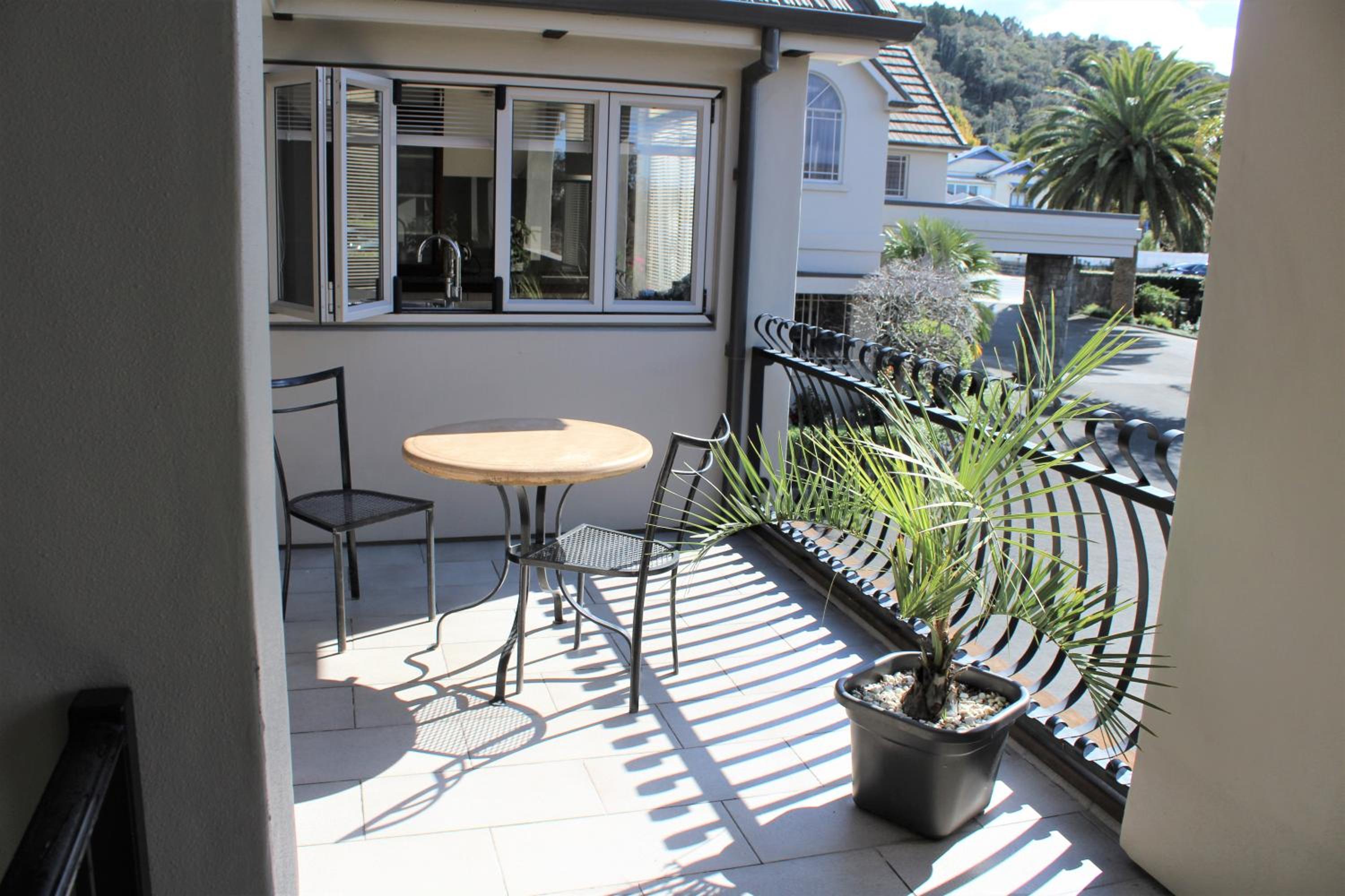 Suite with Balcony - Photo 10