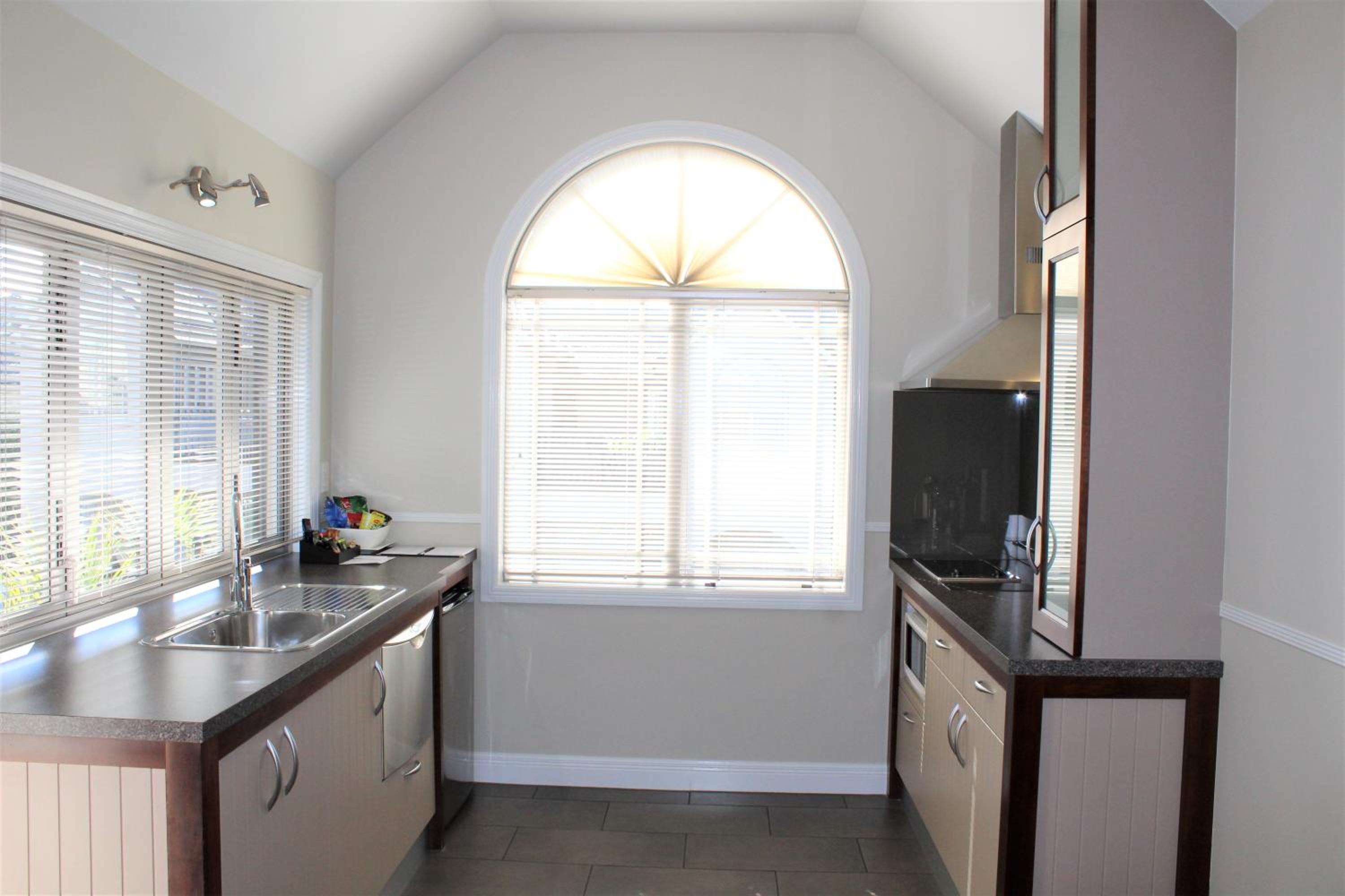 Suite with Balcony - Photo 11