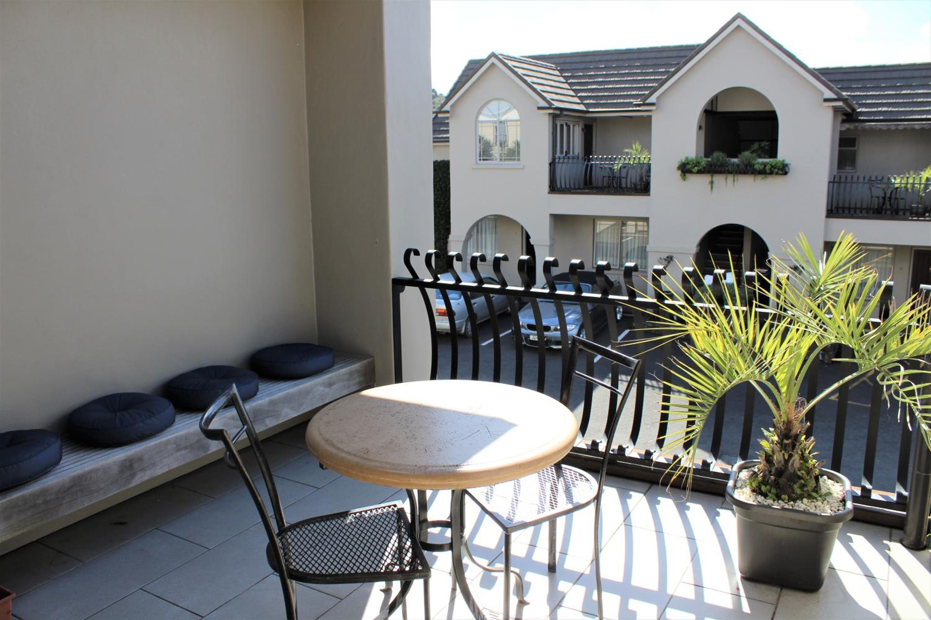 Suite with Balcony - Photo 9