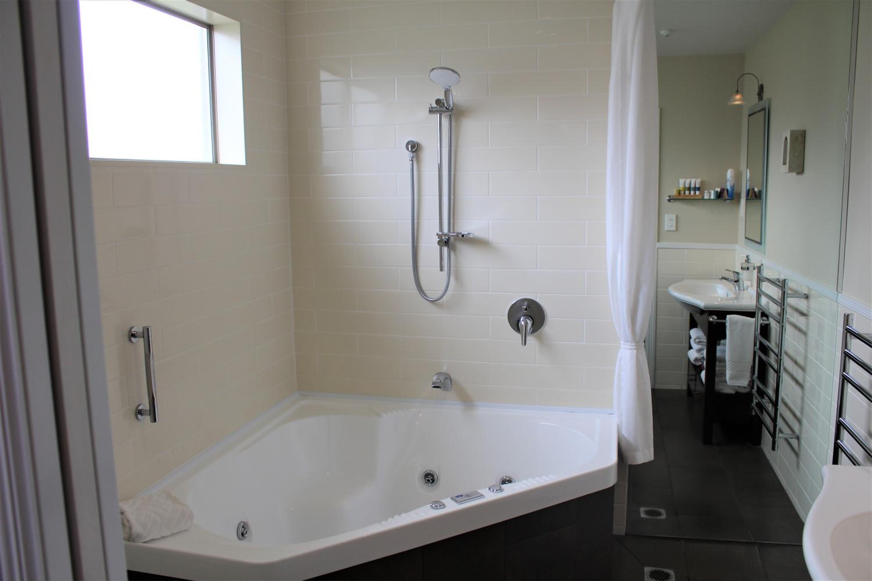 Studio with Spa Bath - Photo 6