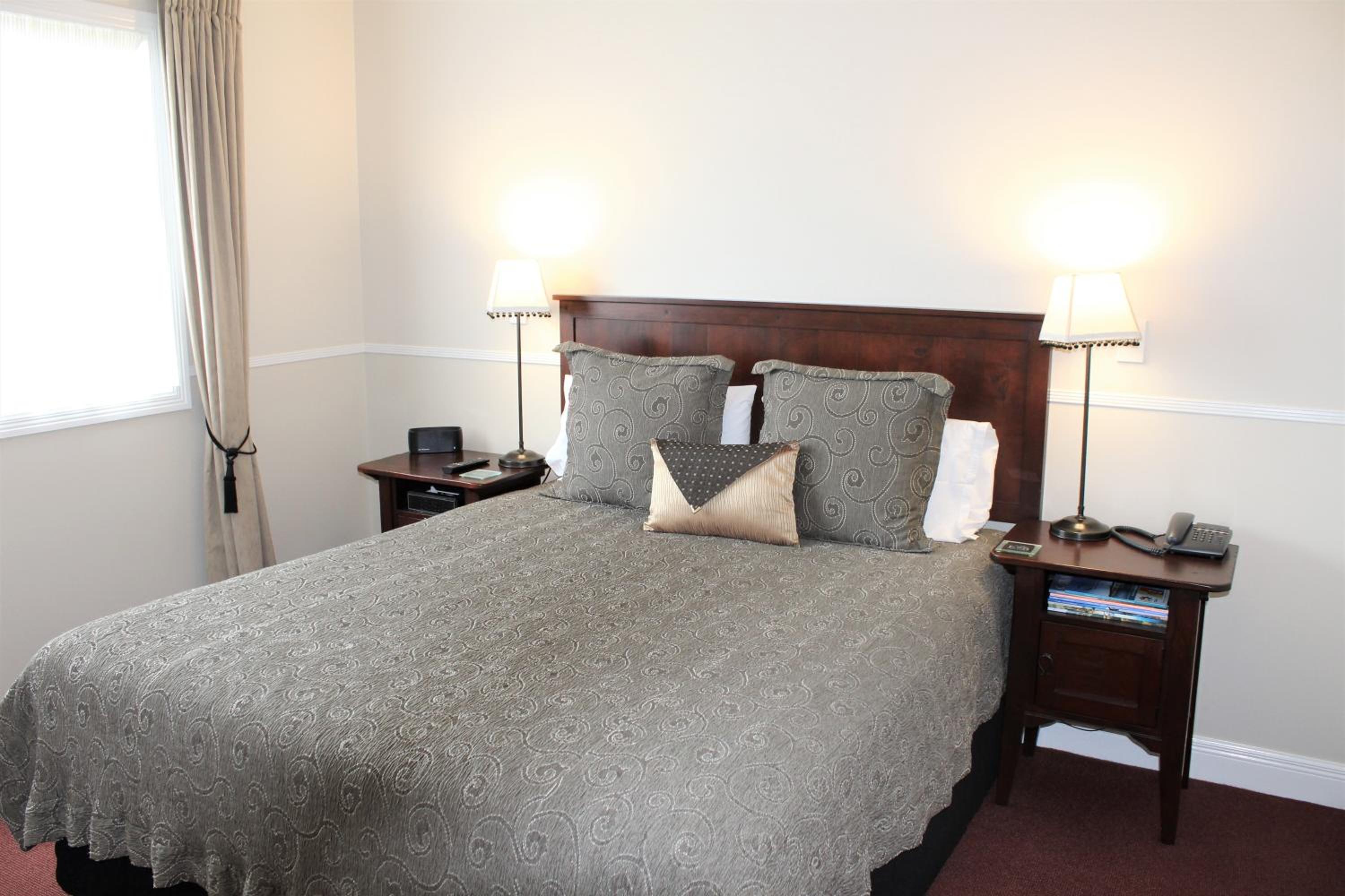 Two-Bedroom Suite - Photo 6
