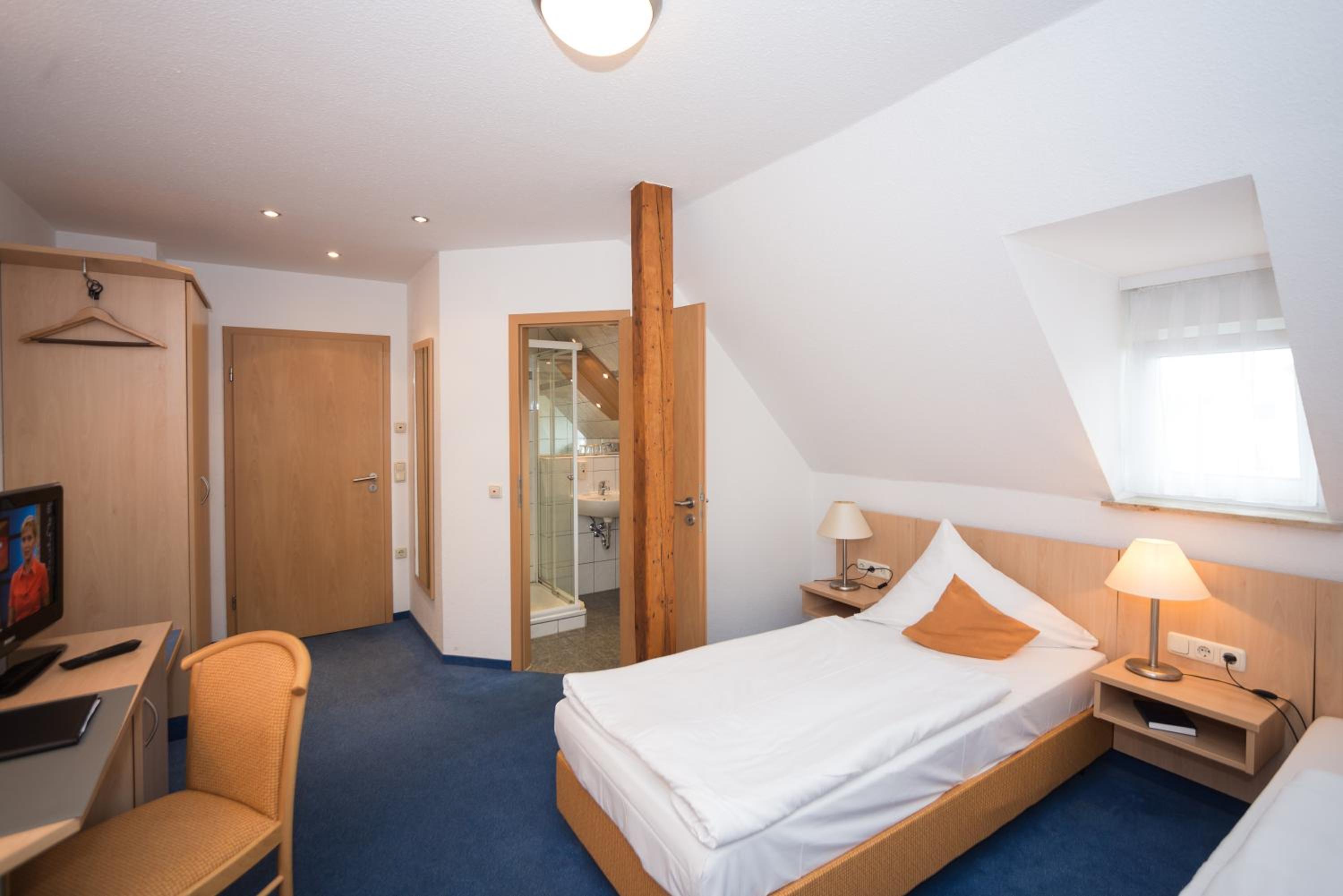 Double Room - Photo 19
