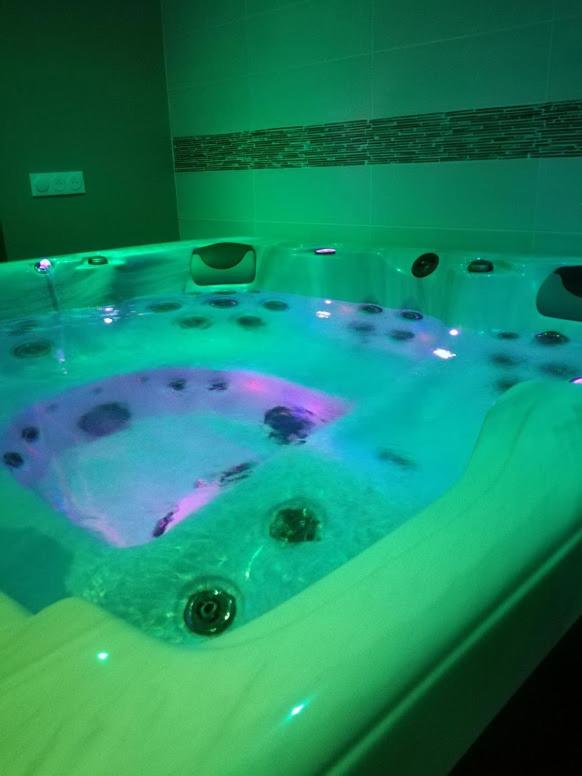 Suite with Spa Access - Photo 5