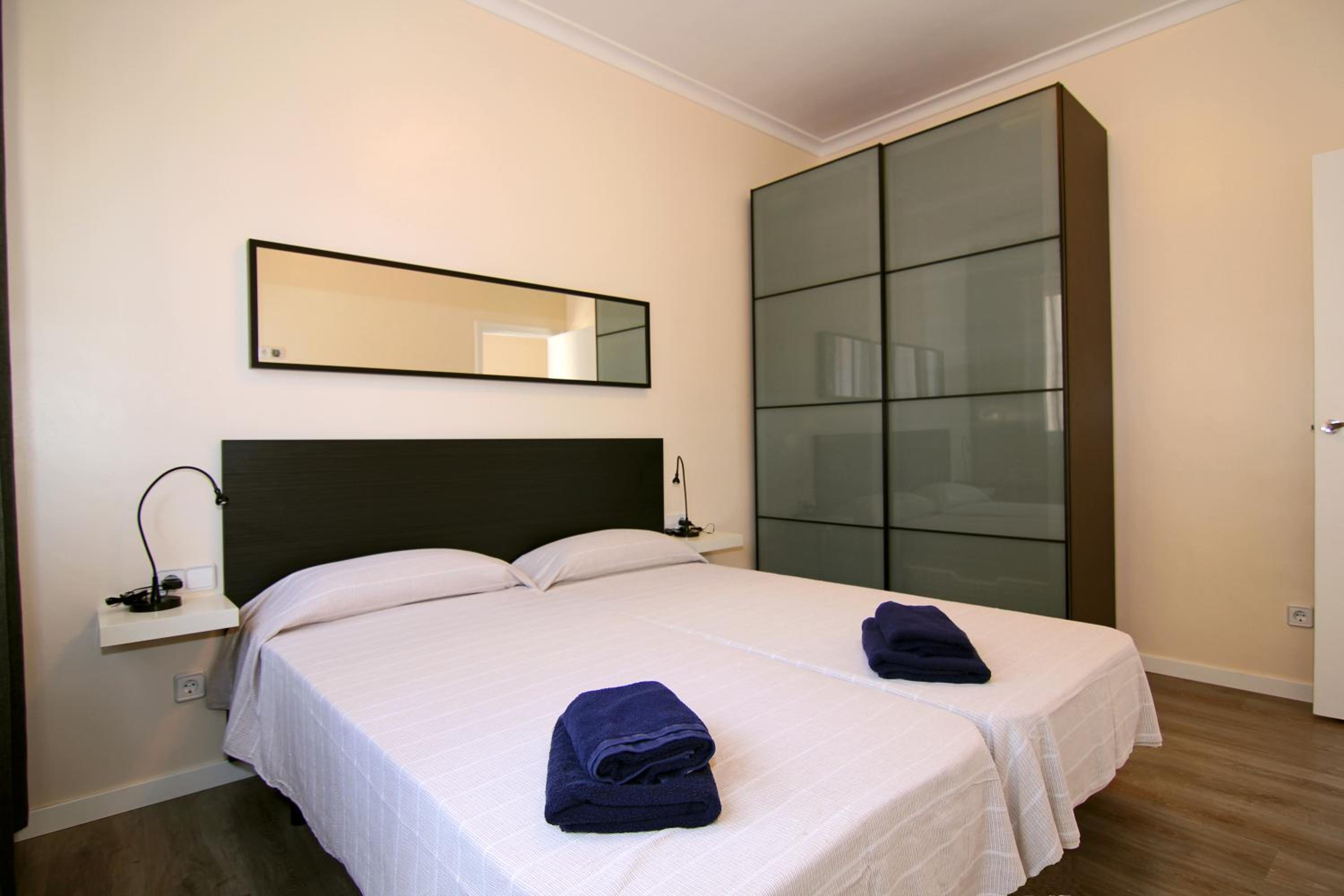 Apartamento de tres habitaciones - Calle Còrsega 668