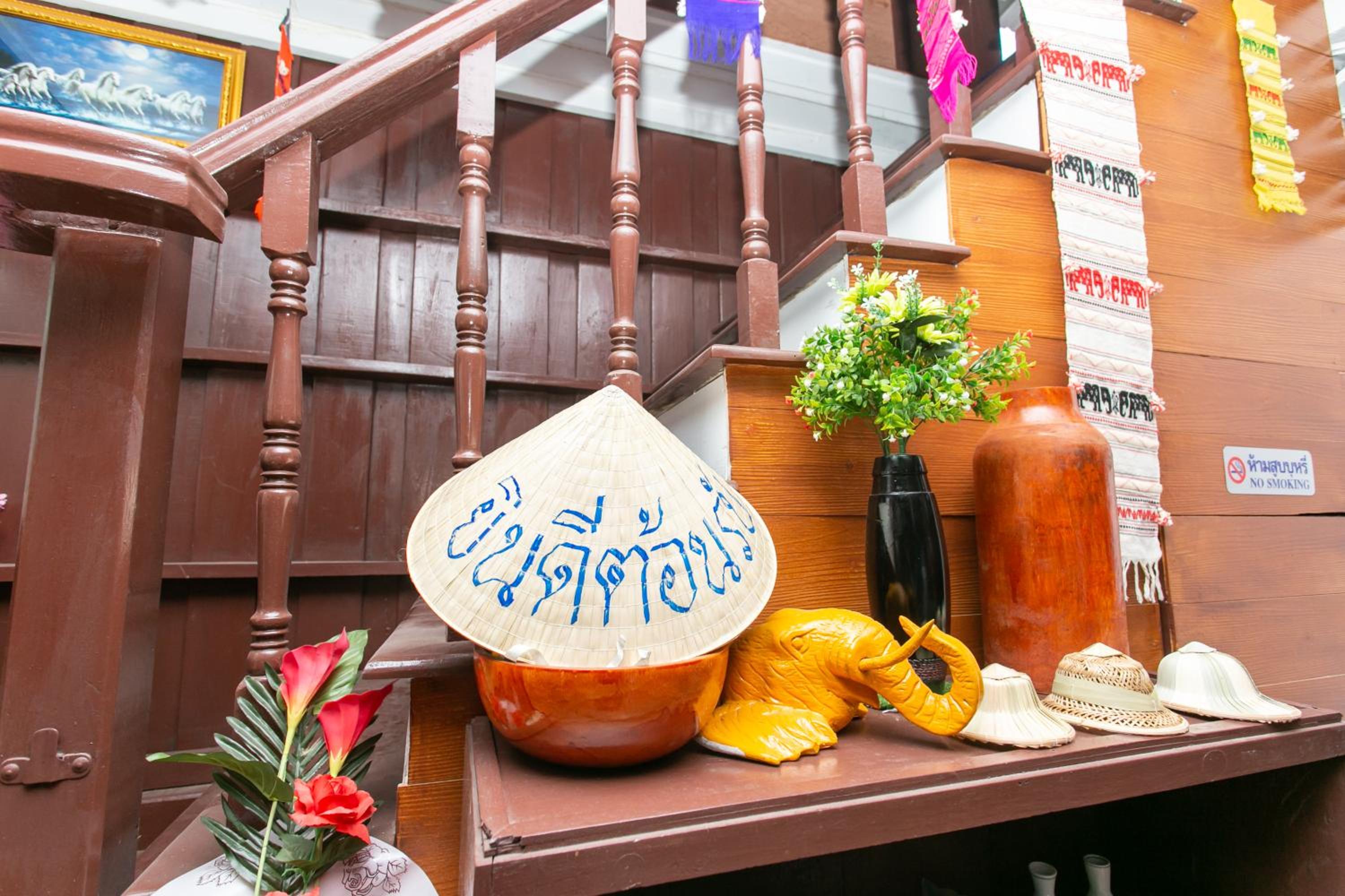 Deluxe King Room - Photo 3