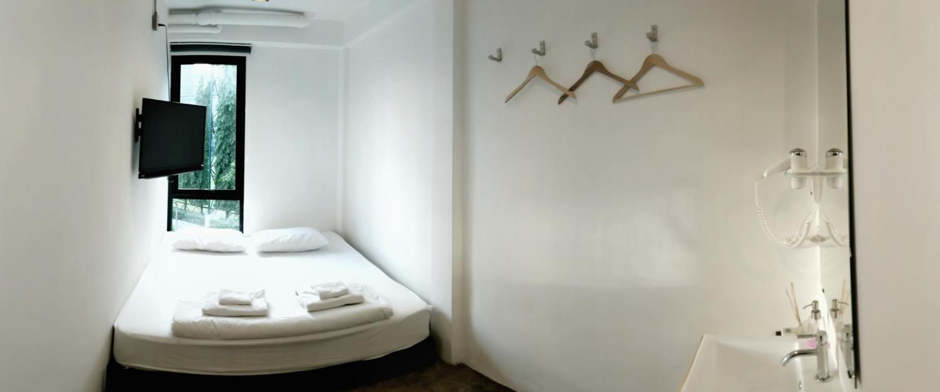 Standard Double Room with Shared Bathroom photo 1