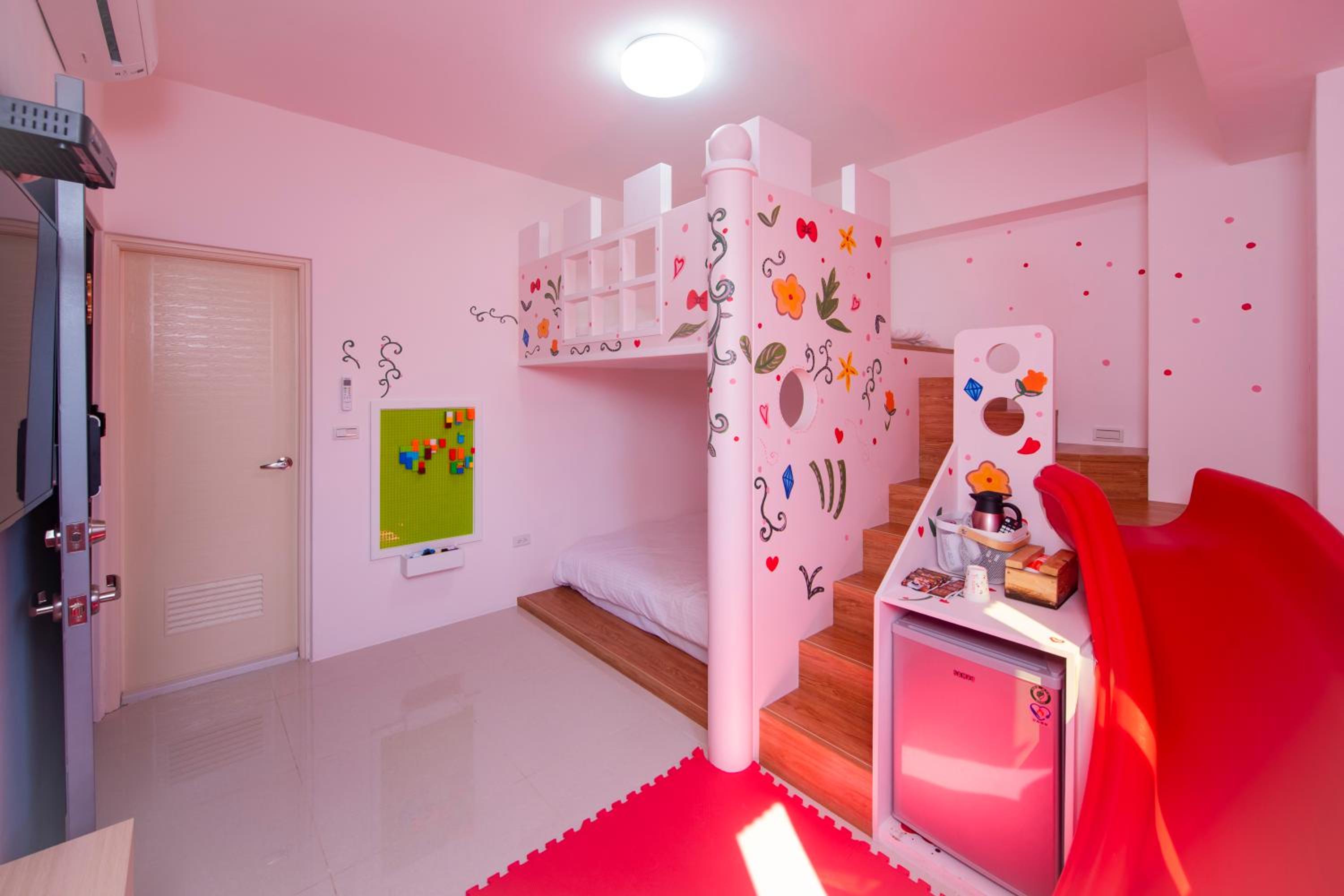Family Room With Private Bathroom photo 1
