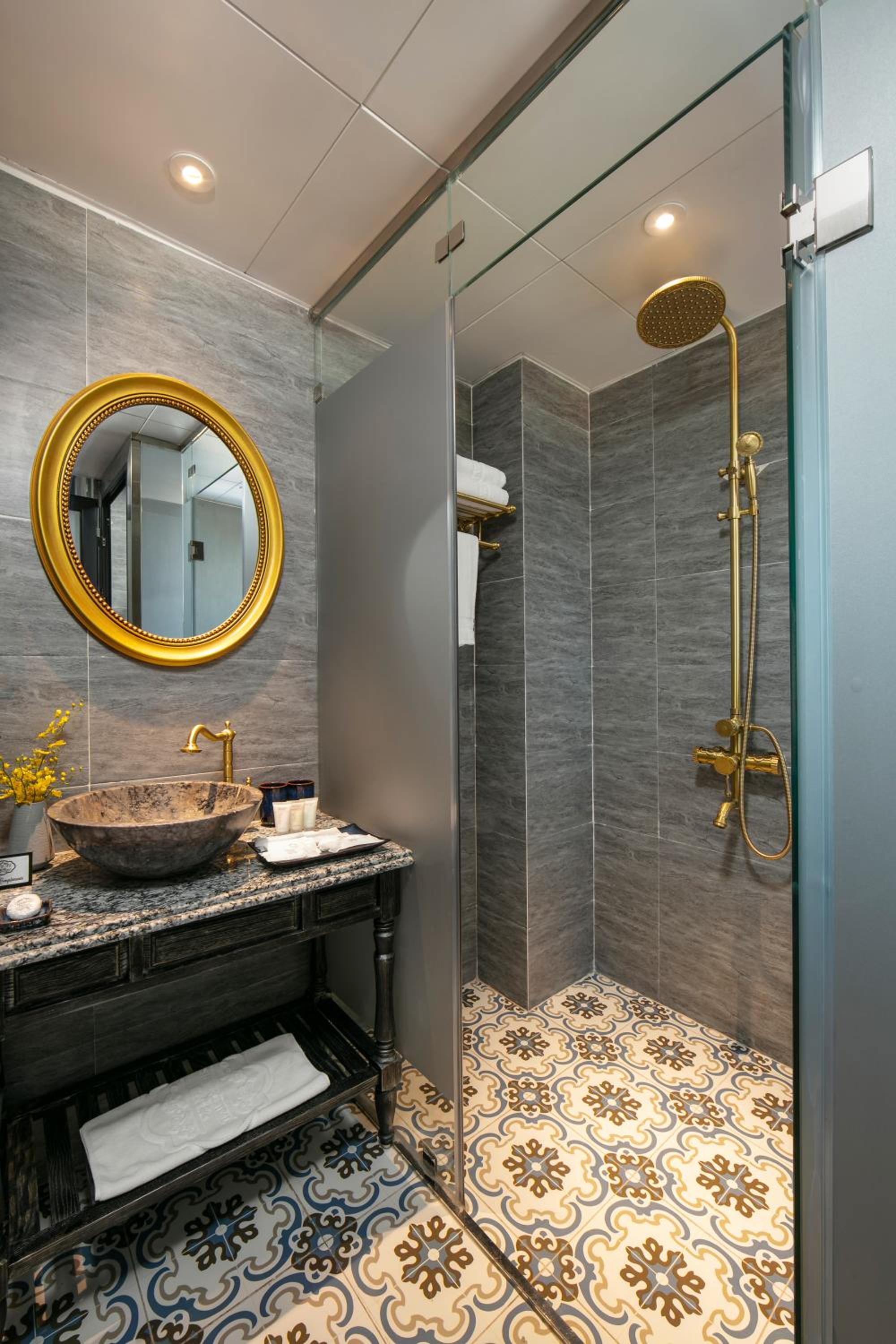 Superior Double or Twin Room thumbnail 5