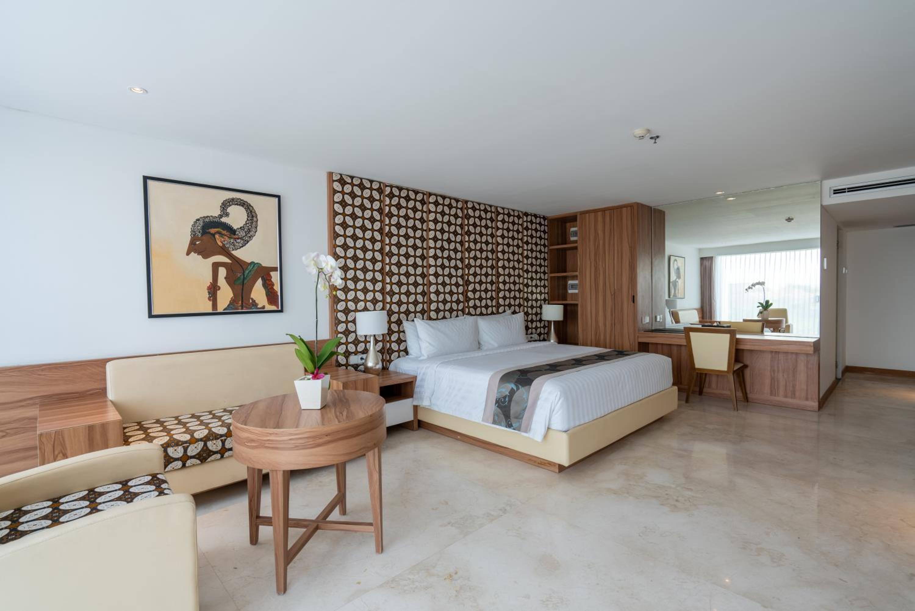 Suite Room - Photo 14